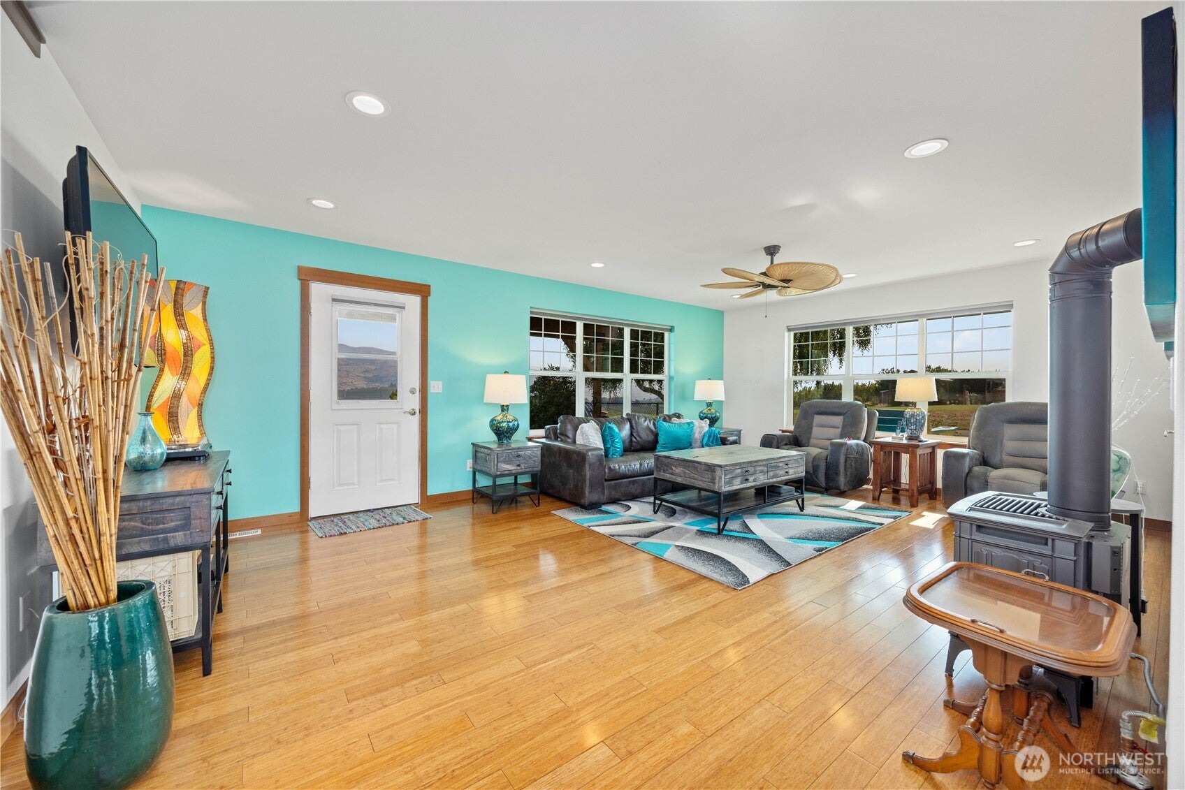 Manson, Washington, 98831, United States, 3 Bedrooms Bedrooms, ,3 BathroomsBathrooms,Residential,Active,1946323