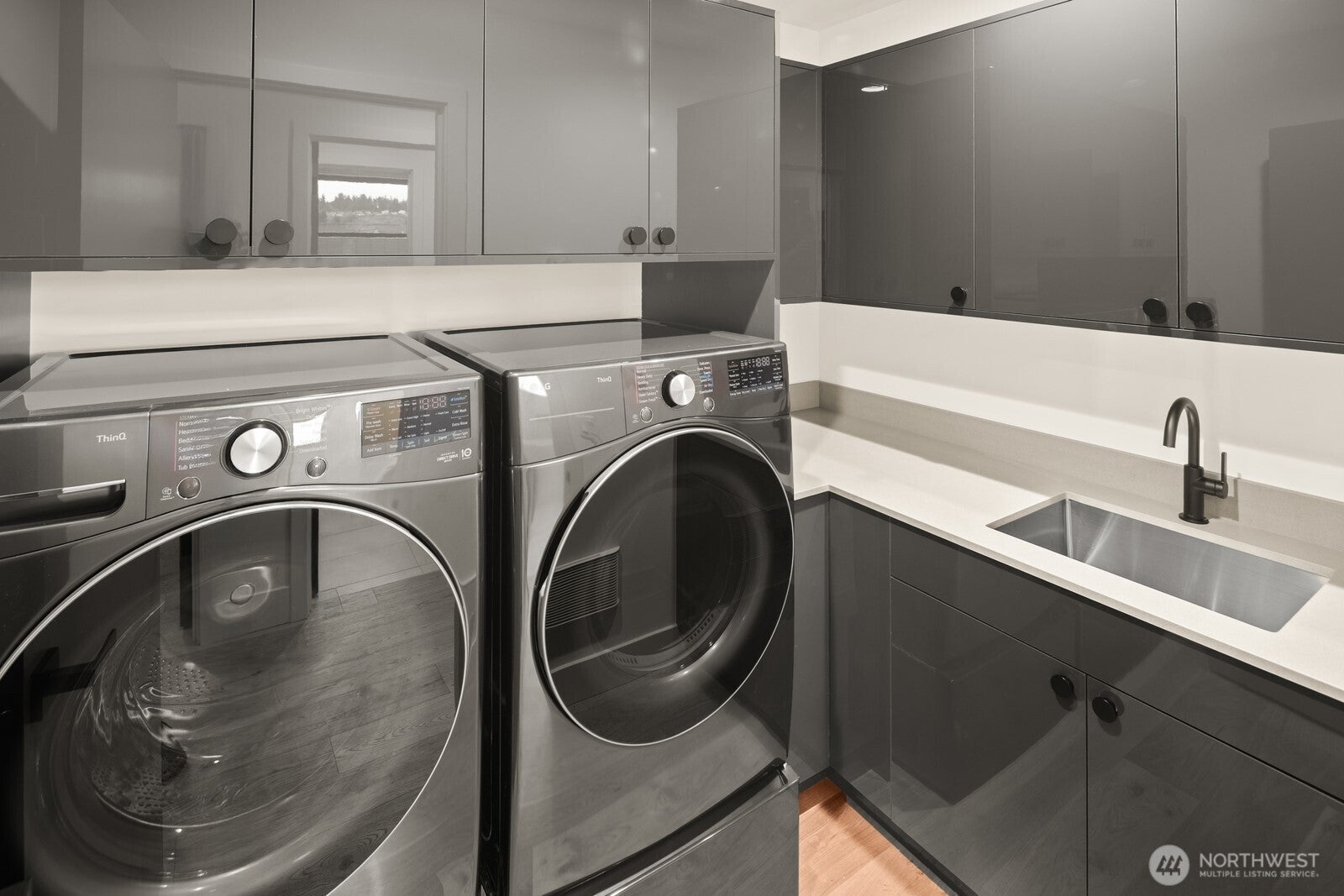 Seattle, Washington, 98118, United States, 5 Bedrooms Bedrooms, ,4 BathroomsBathrooms,Residential,Active,1909862