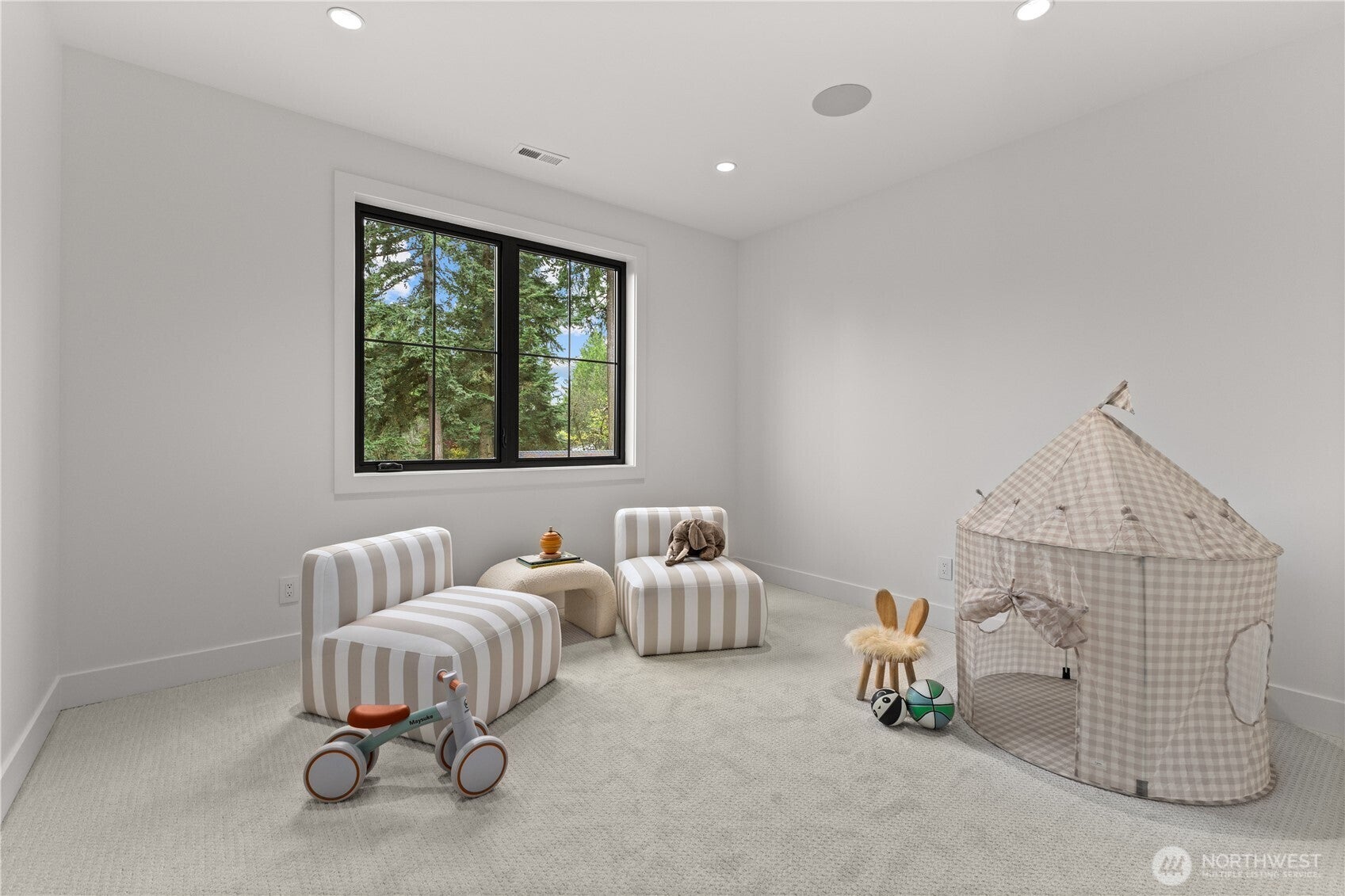 Bellevue, Washington, 98004, United States, 5 Bedrooms Bedrooms, ,6 BathroomsBathrooms,Residential,Active,2013624