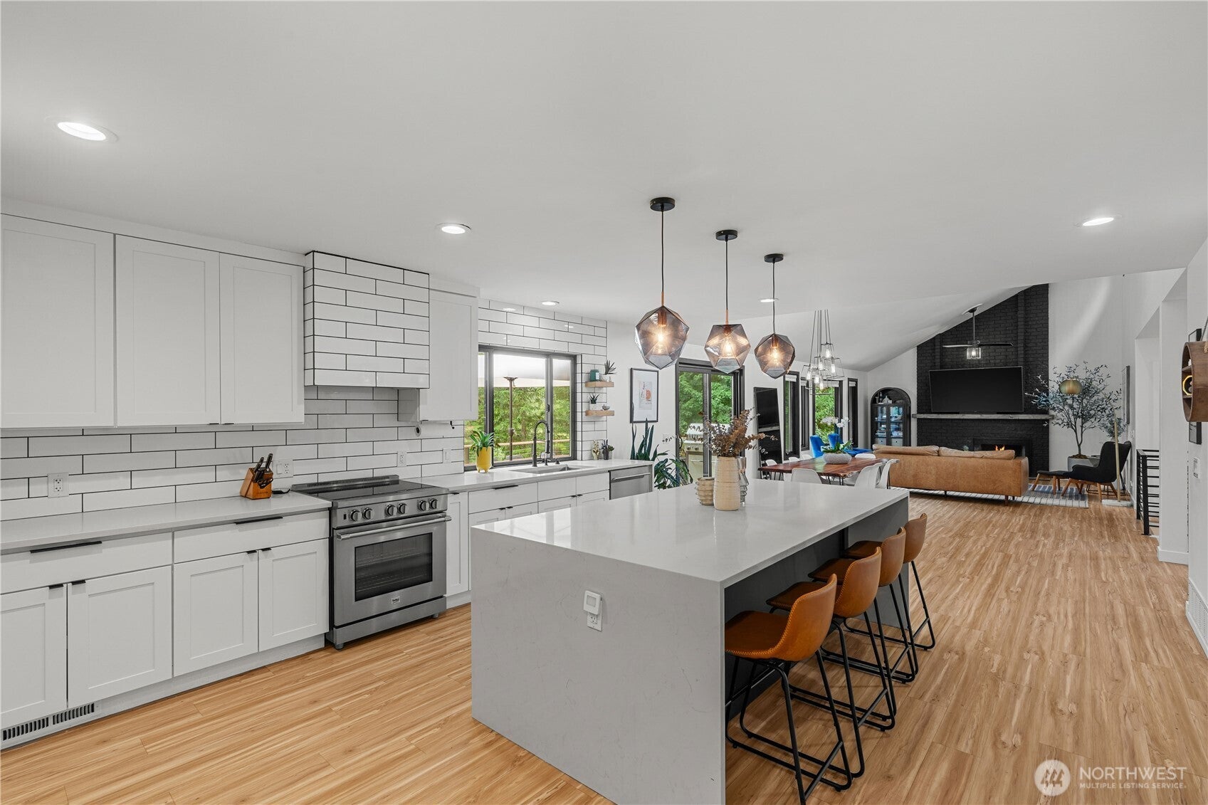 Issaquah, Washington, 98027, United States, 4 Bedrooms Bedrooms, ,3 BathroomsBathrooms,Residential,Active,1892612