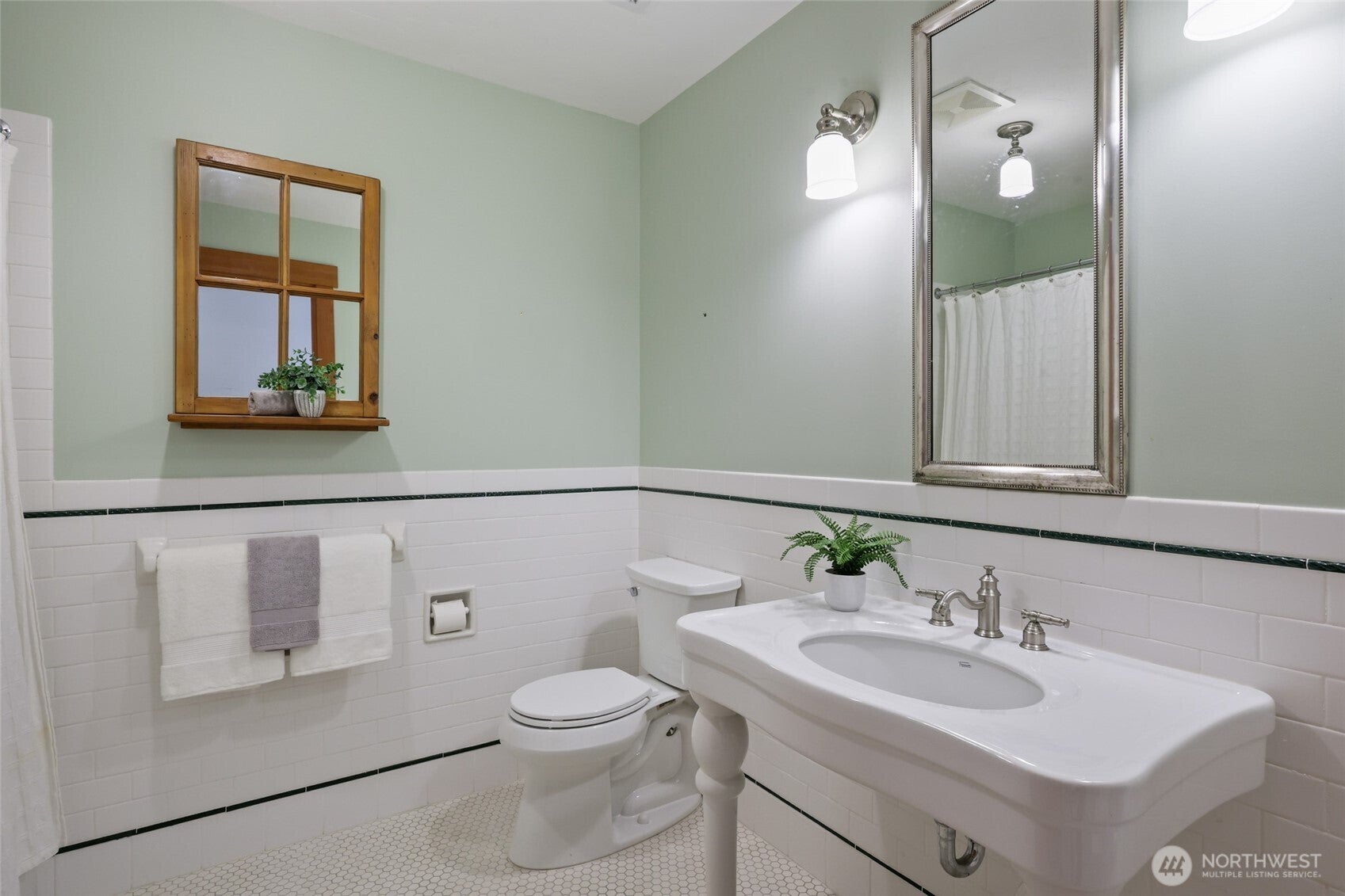 Olympia, Washington, 98506, United States, 3 Bedrooms Bedrooms, ,3 BathroomsBathrooms,Residential,Active,1953406