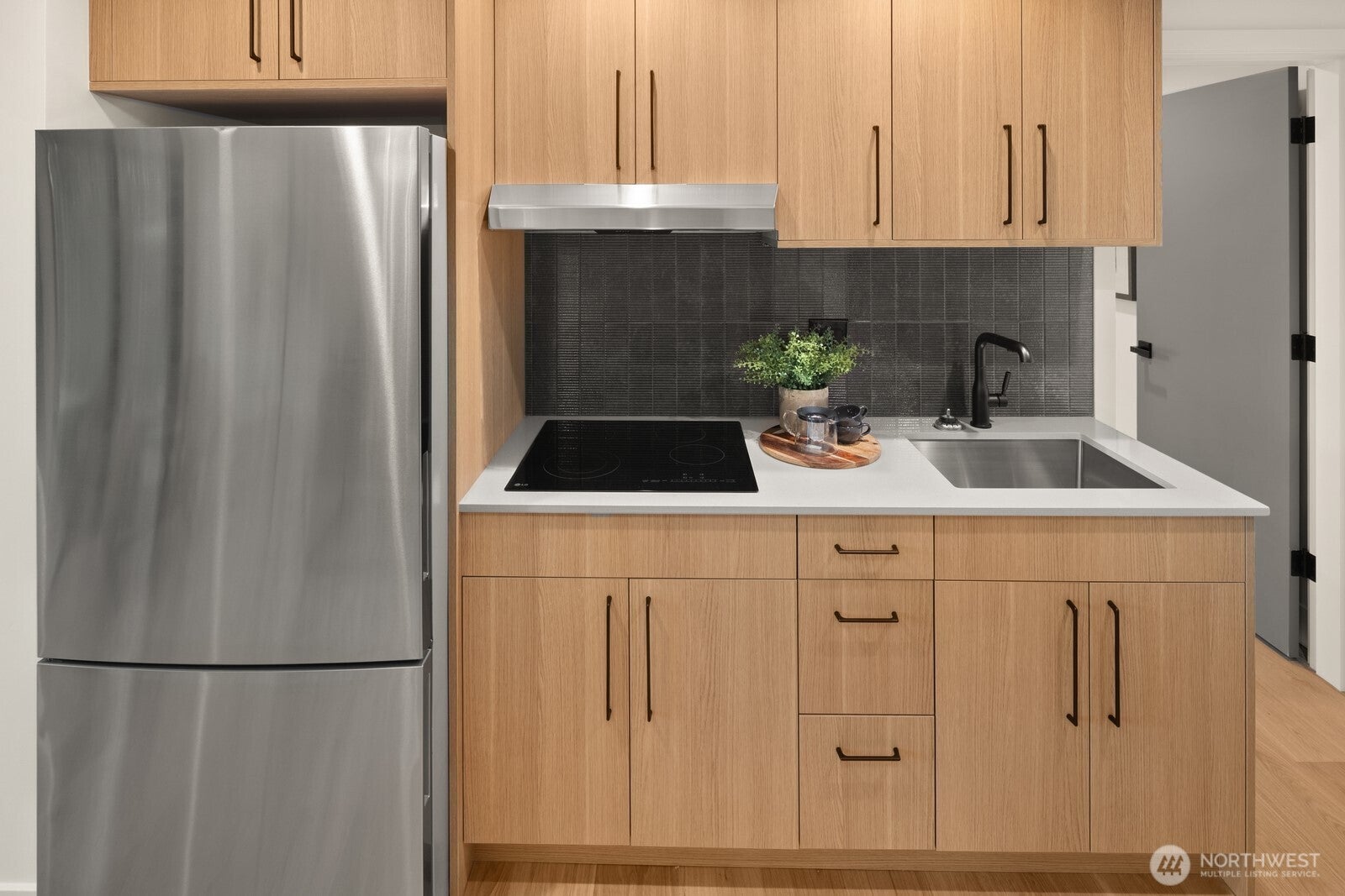 Seattle, Washington, 98118, United States, 5 Bedrooms Bedrooms, ,4 BathroomsBathrooms,Residential,Active,1909862