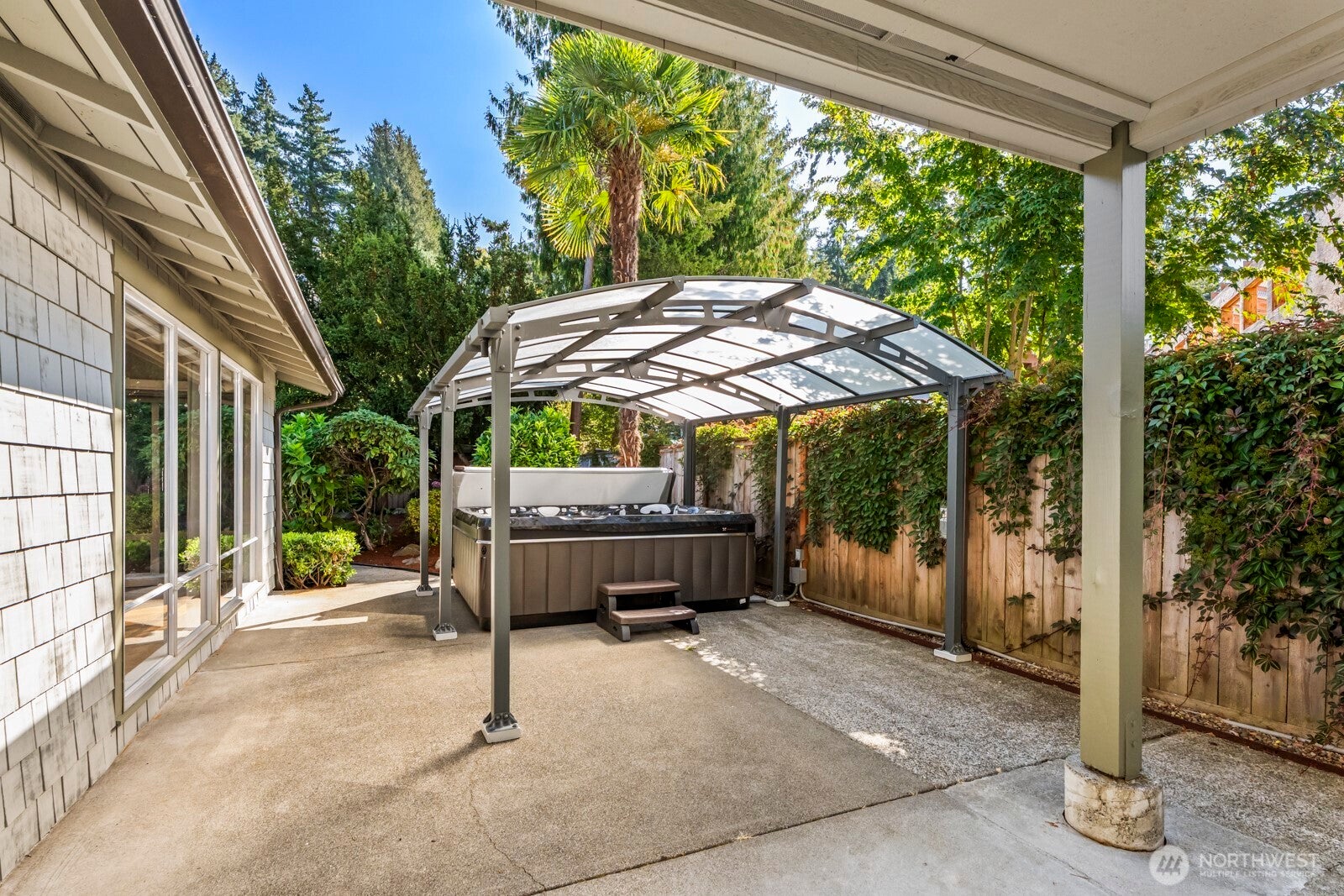 Seattle, Washington, 98136, United States, 4 Bedrooms Bedrooms, ,4 BathroomsBathrooms,Residential,Active,1945253