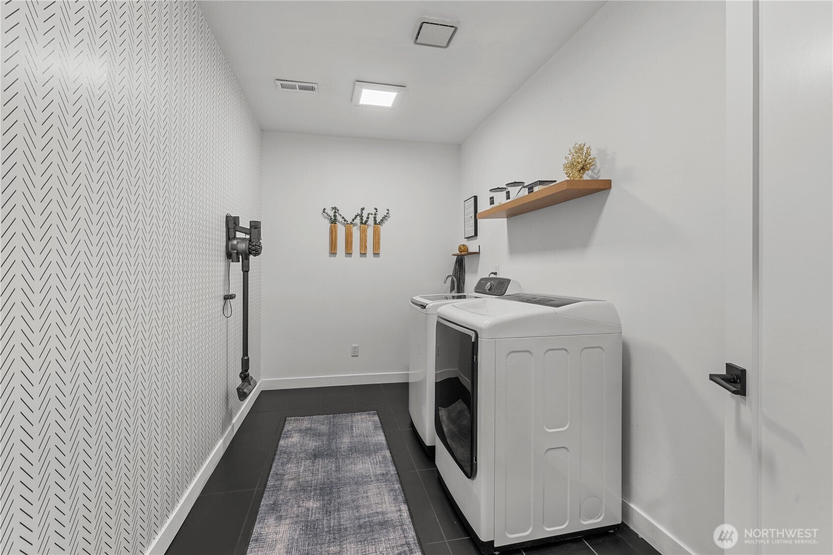 Issaquah, Washington, 98027, United States, 4 Bedrooms Bedrooms, ,3 BathroomsBathrooms,Residential,Active,1892612