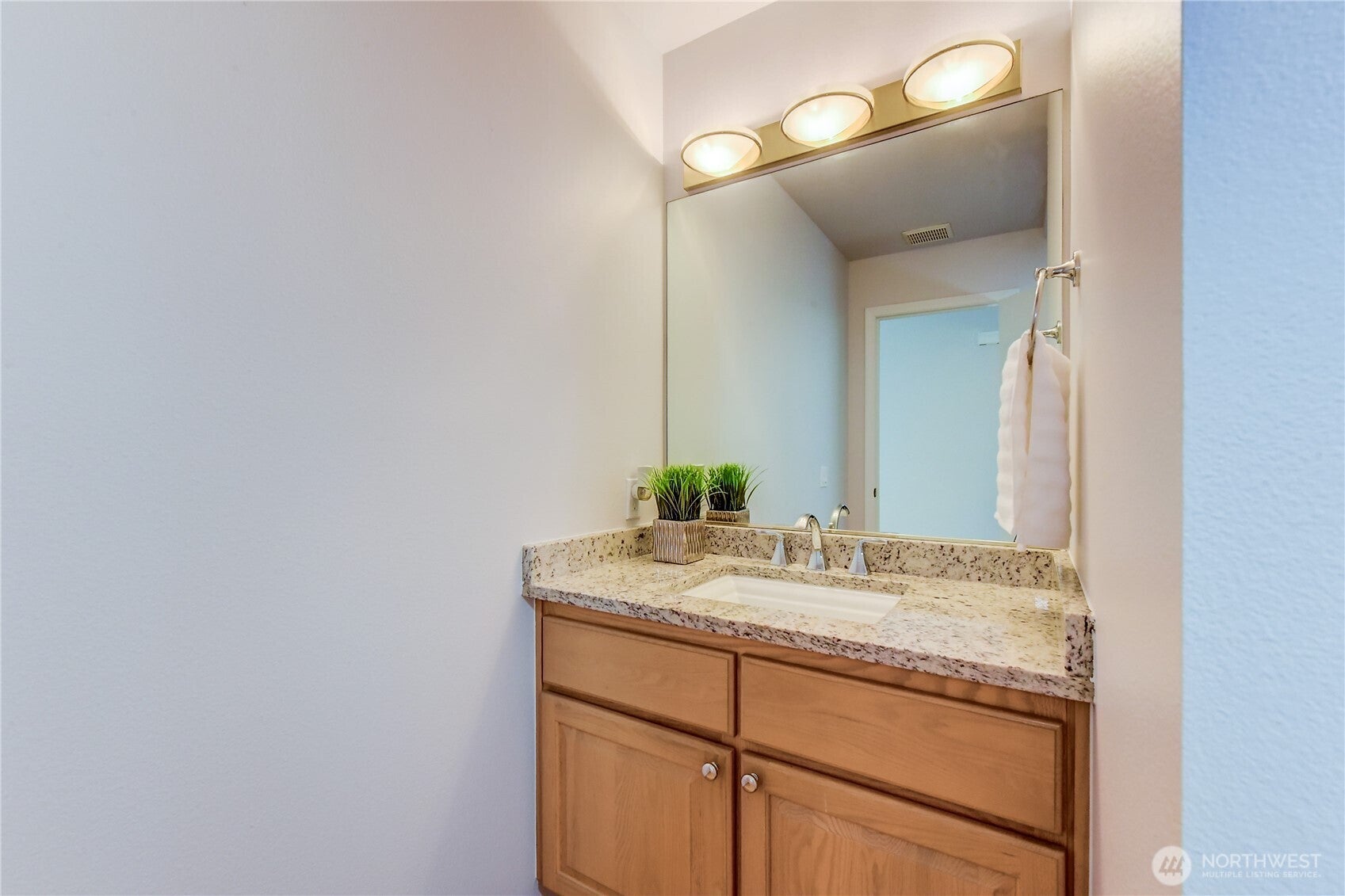Kenmore, Washington, 98028, United States, 4 Bedrooms Bedrooms, ,3 BathroomsBathrooms,Residential,Pending,1824038