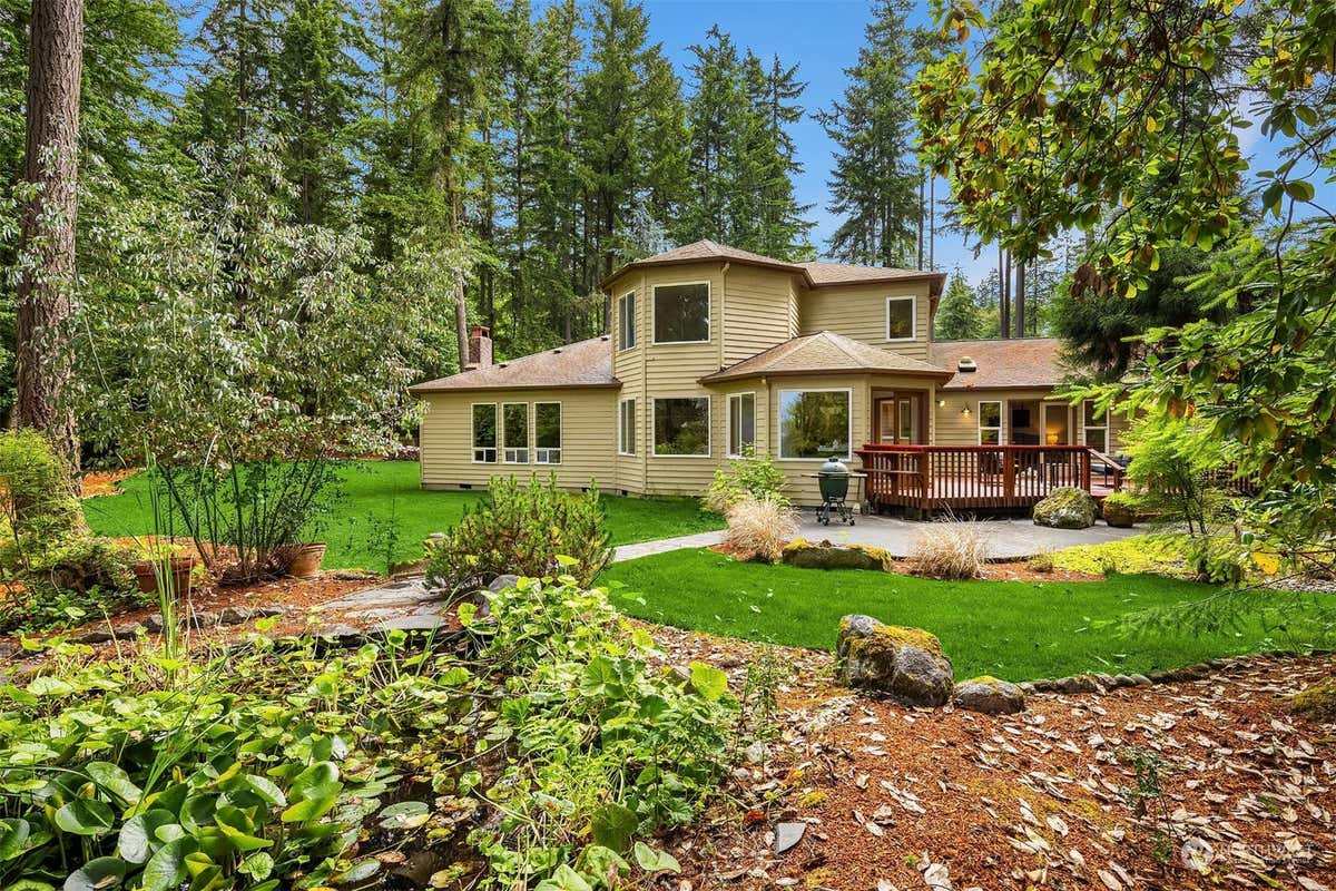 4889 NE NORTH TOLO RD, BAINBRIDGE ISLAND, WA 98110, photo 1 of 32