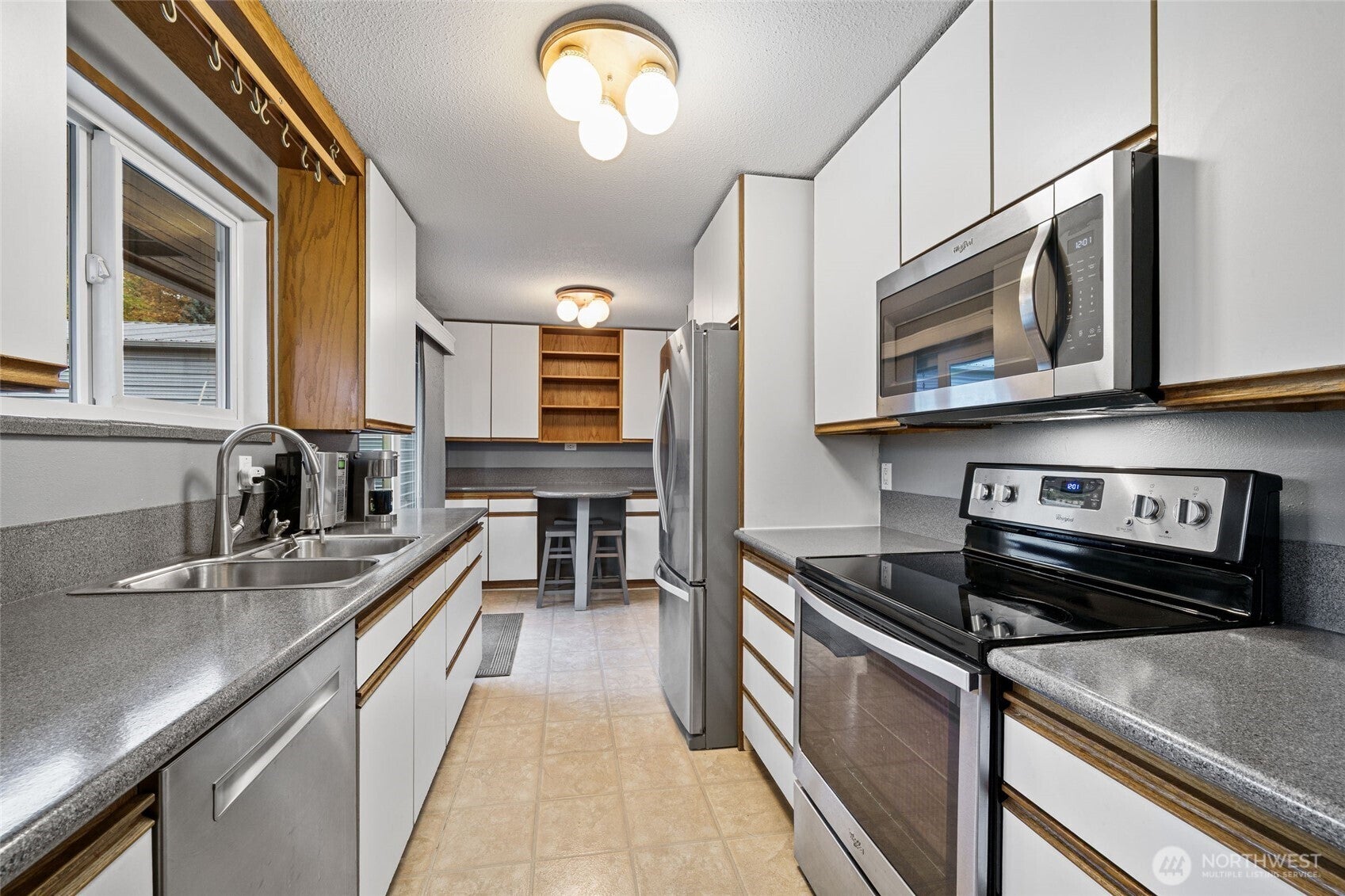 Lynnwood, Washington, 98087, United States, 3 Bedrooms Bedrooms, ,3 BathroomsBathrooms,Residential,Active,1987204