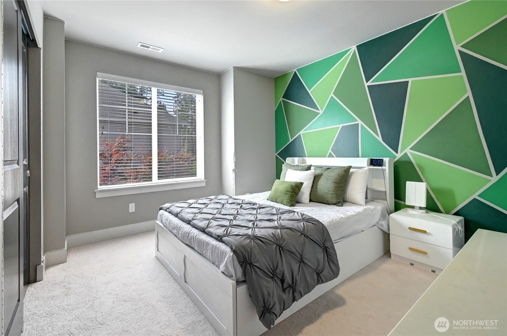 Bothell, Washington, 98012, United States, 4 Bedrooms Bedrooms, ,3 BathroomsBathrooms,Residential,Active,1905359