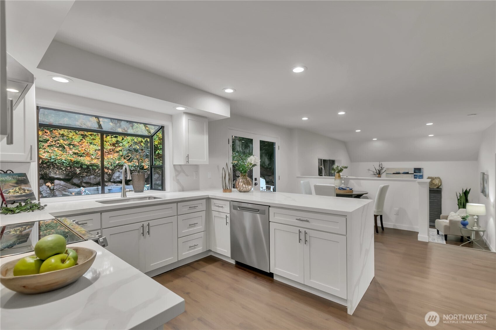 Bellevue, Washington, 98005, United States, 4 Bedrooms Bedrooms, ,3 BathroomsBathrooms,Residential,Active,1988415