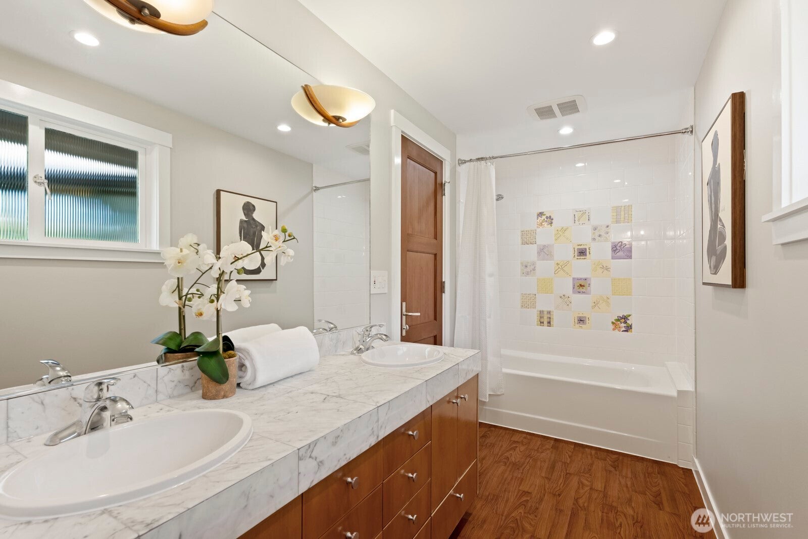 Seattle, Washington, 98136, United States, 4 Bedrooms Bedrooms, ,4 BathroomsBathrooms,Residential,Active,2013153