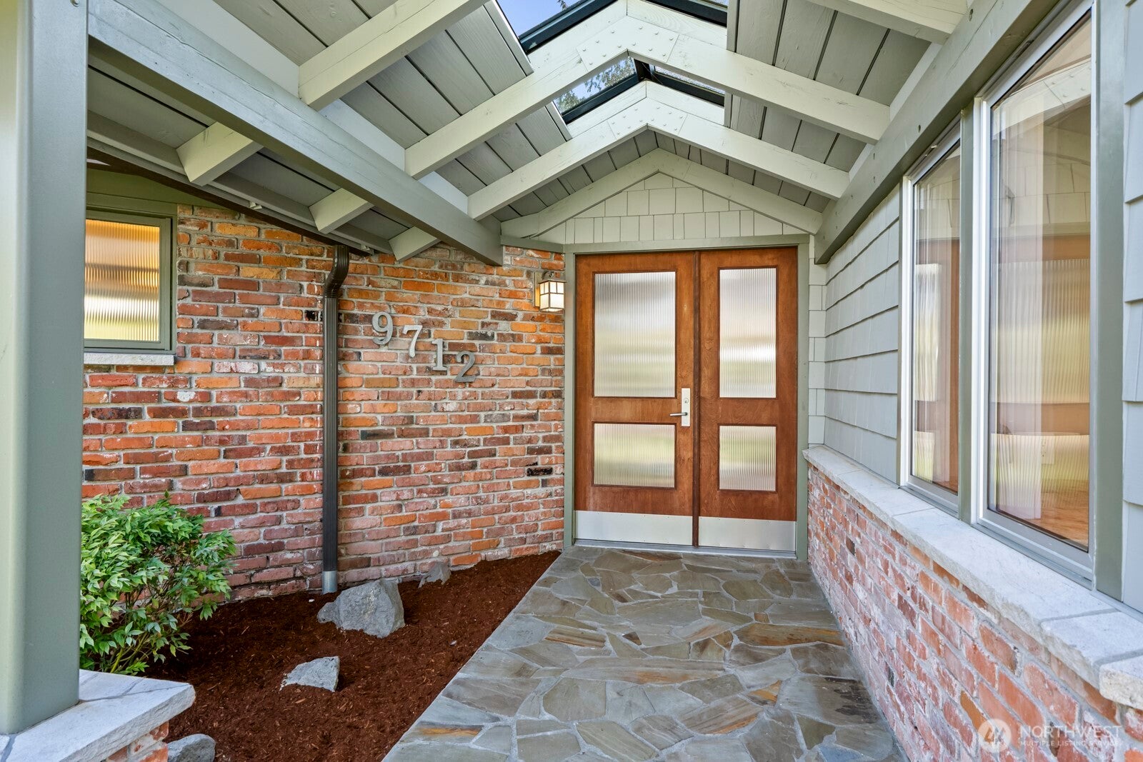 Seattle, Washington, 98136, United States, 4 Bedrooms Bedrooms, ,4 BathroomsBathrooms,Residential,Active,1945253