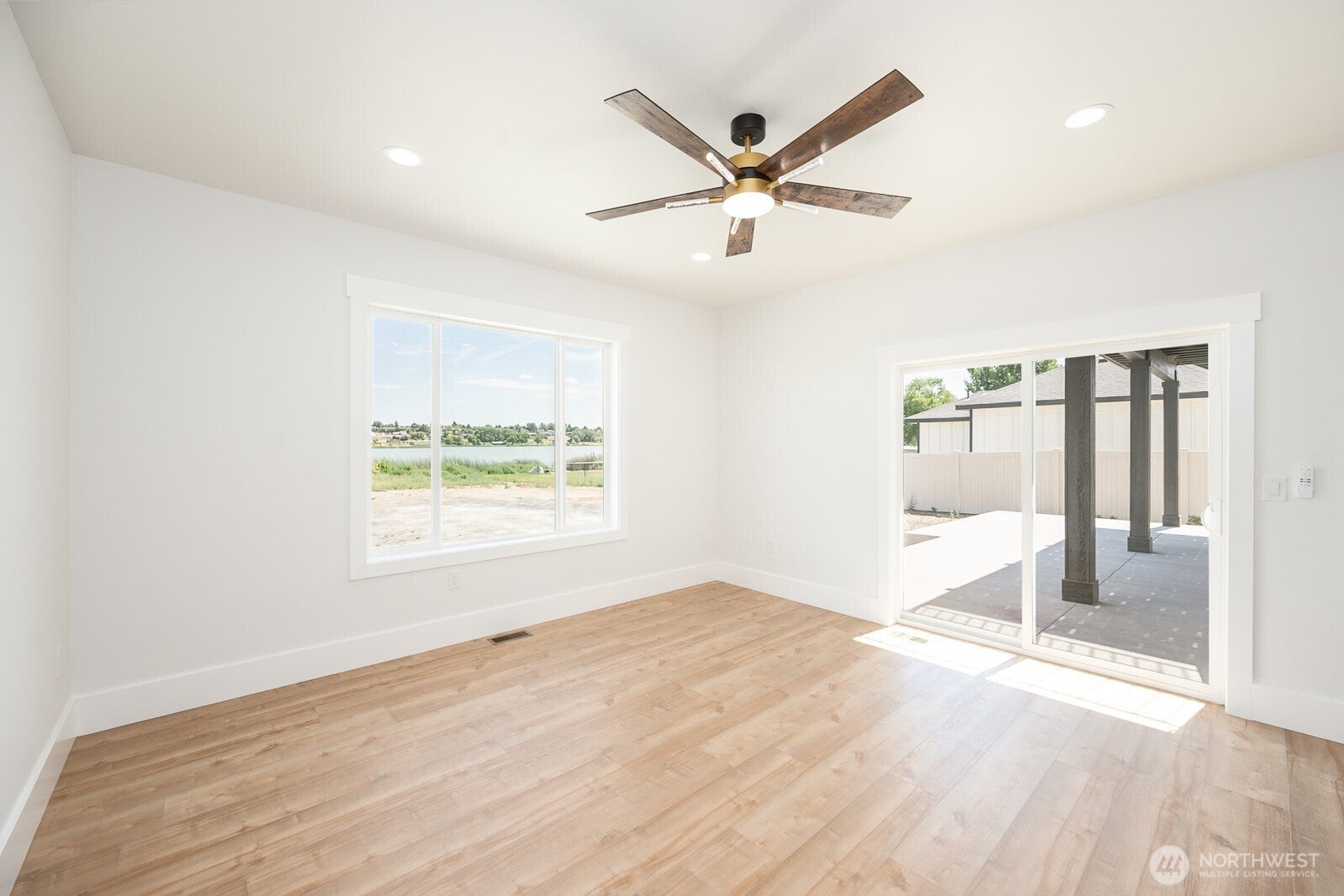 Moses Lake, Washington, 98837, United States, 4 Bedrooms Bedrooms, ,4 BathroomsBathrooms,Residential,Active,1886784