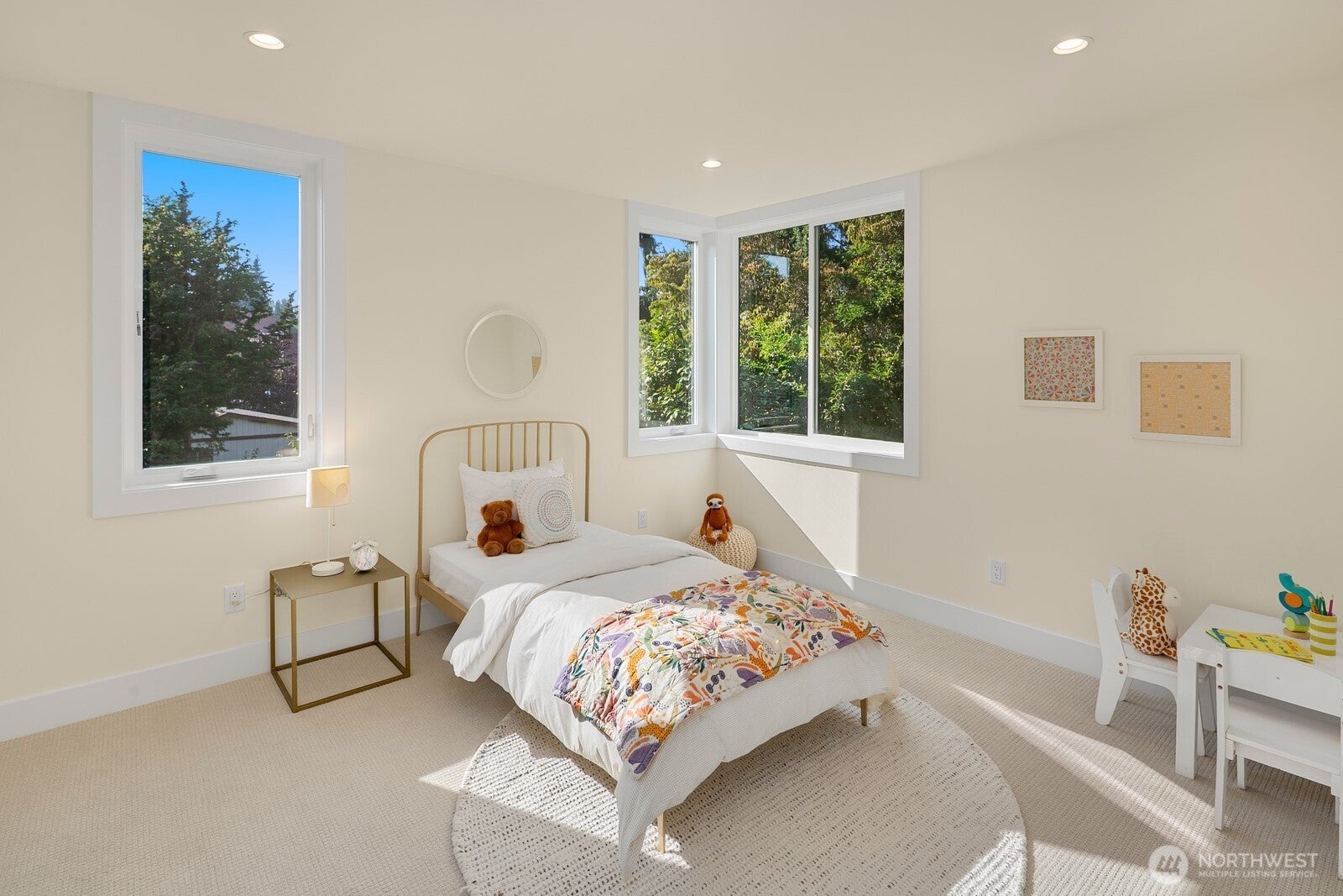 Seattle, Washington, 98115, United States, 4 Bedrooms Bedrooms, ,4 BathroomsBathrooms,Residential,Active,1933886