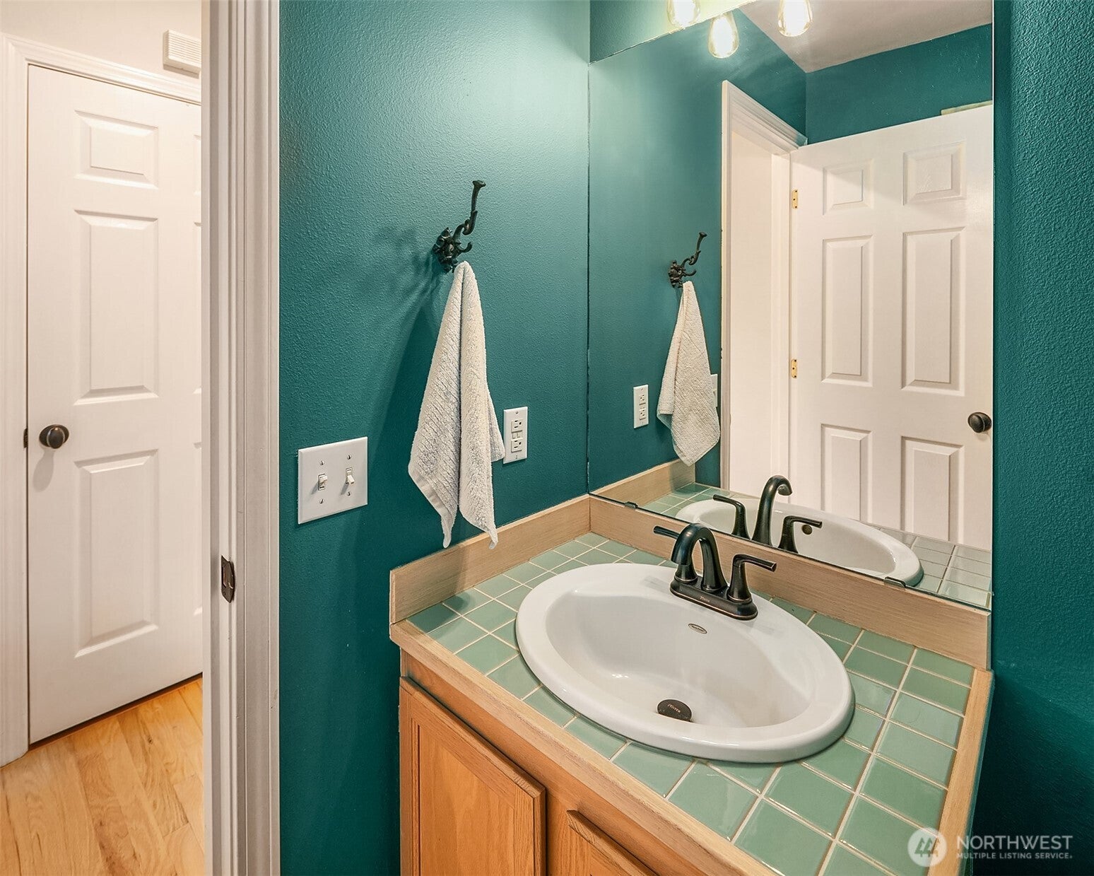 Woodinville, Washington, 98072, United States, 3 Bedrooms Bedrooms, ,3 BathroomsBathrooms,Residential,Active,1945838