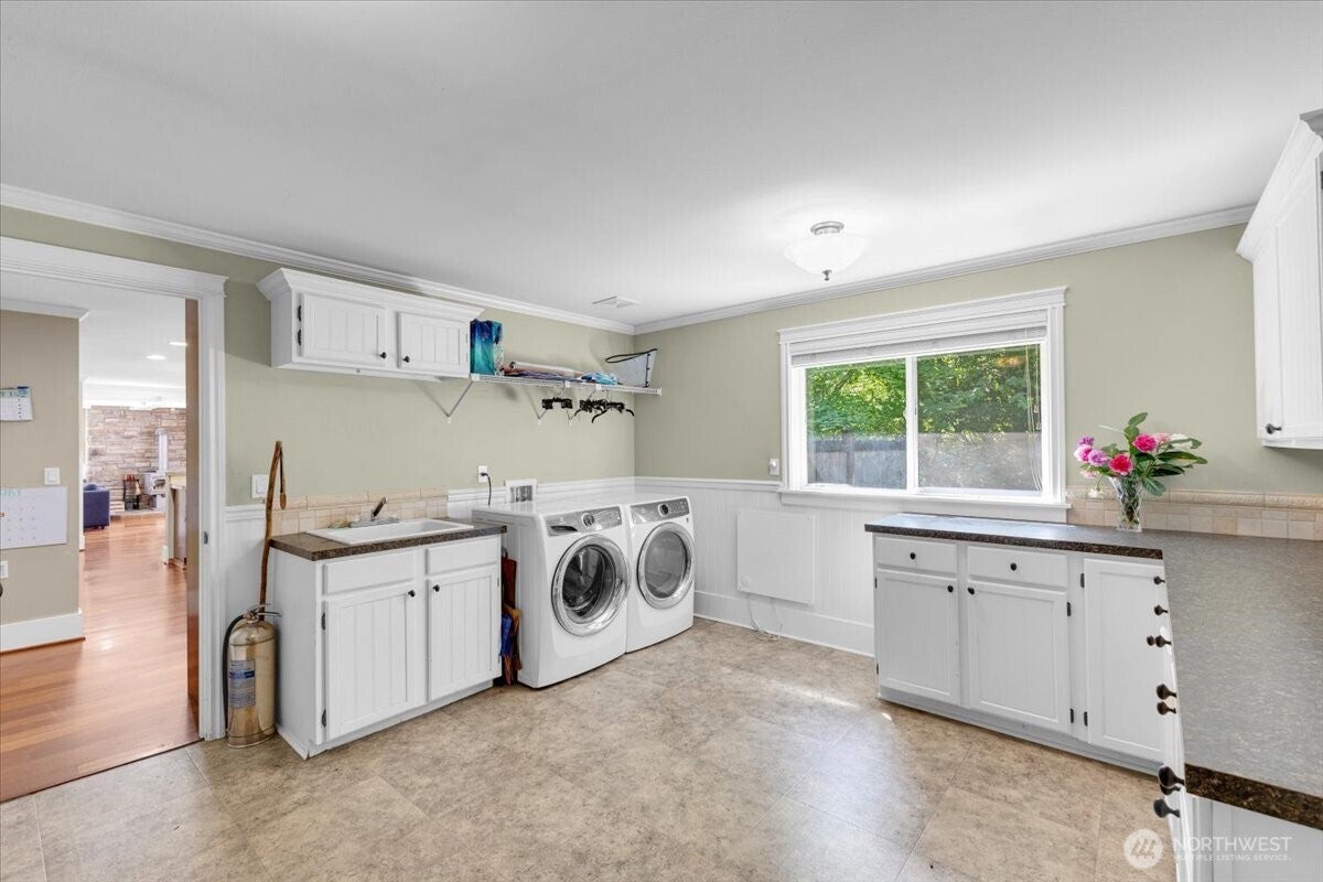 Snohomish, Washington, 98296, United States, 4 Bedrooms Bedrooms, ,4 BathroomsBathrooms,Residential,Active,1914620