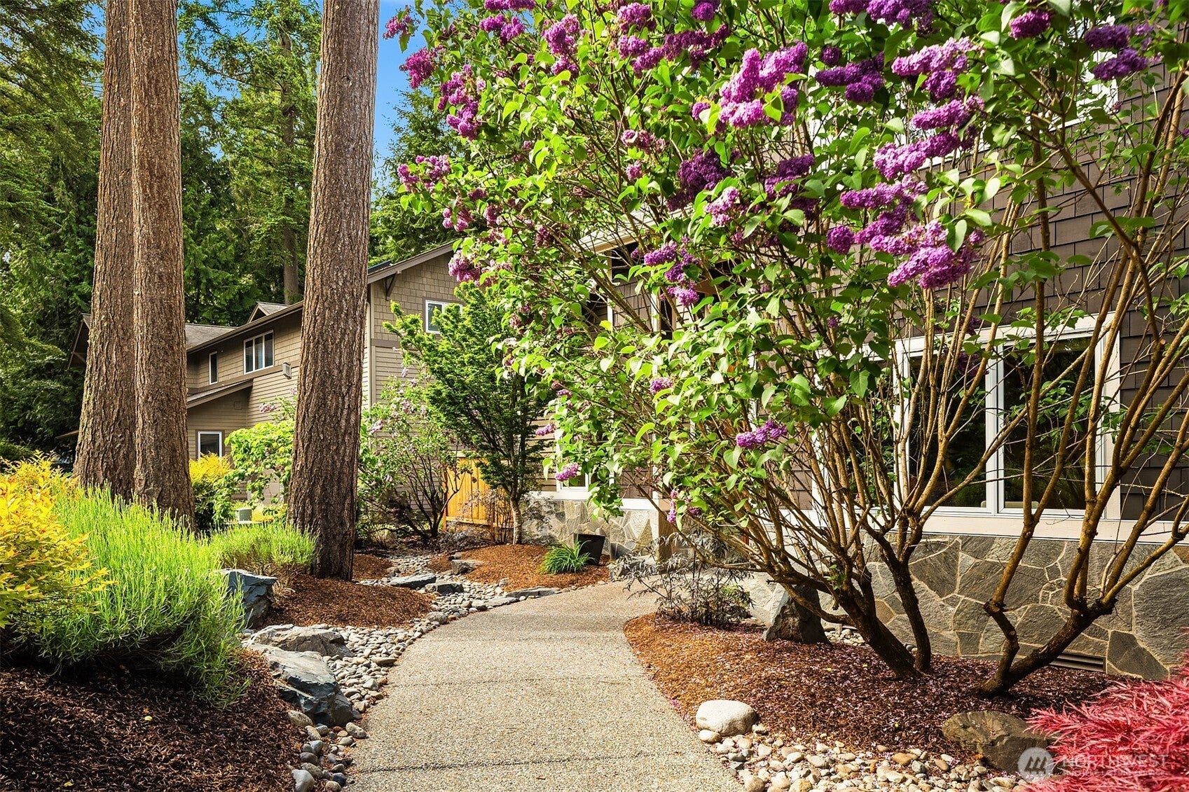 Kirkland, Washington, 98033, United States, 4 Bedrooms Bedrooms, ,3 BathroomsBathrooms,Residential,Active,1943757