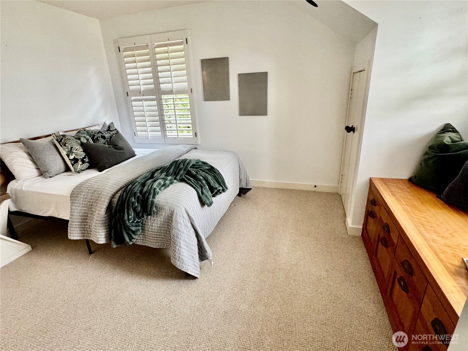 Seattle, Washington, 98144, United States, 5 Bedrooms Bedrooms, ,4 BathroomsBathrooms,Residential,Active,1936447
