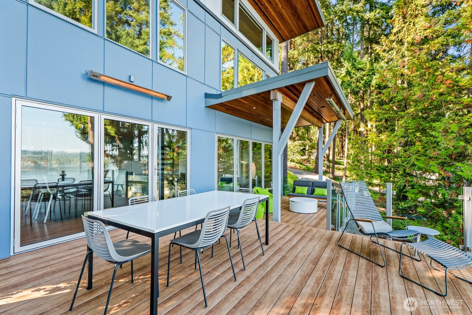 Bellevue, Washington, 98008, United States, 4 Bedrooms Bedrooms, ,5 BathroomsBathrooms,Residential,Active,1960111