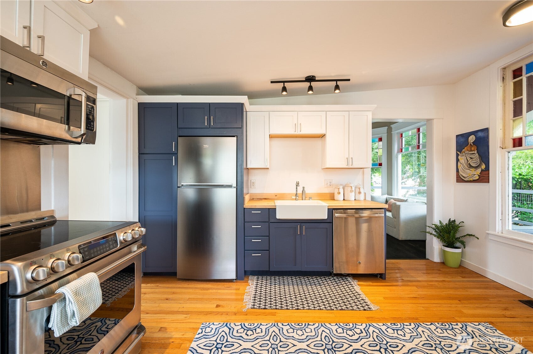 Bellingham, Washington, 98225, United States, 6 Bedrooms Bedrooms, ,3 BathroomsBathrooms,Residential,Active,1945315