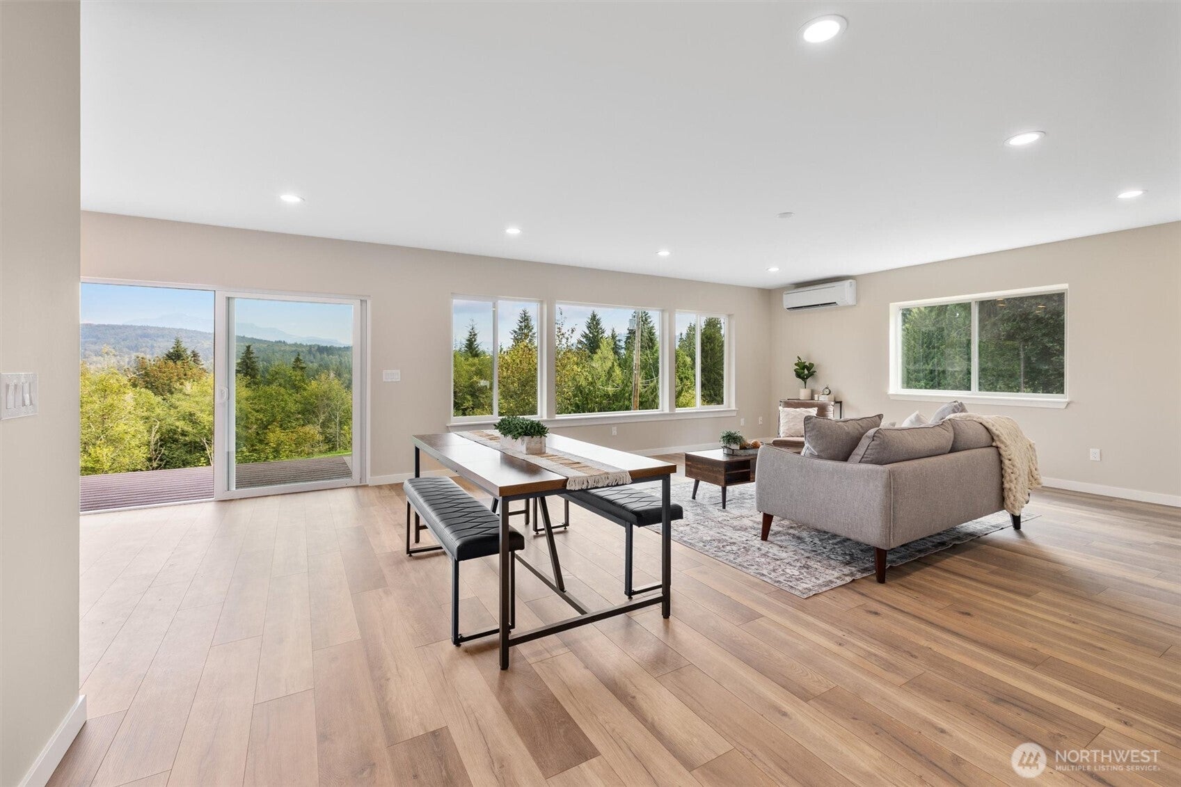 Snohomish, Washington, 98290, United States, 3 Bedrooms Bedrooms, ,3 BathroomsBathrooms,Residential,Active,1929406