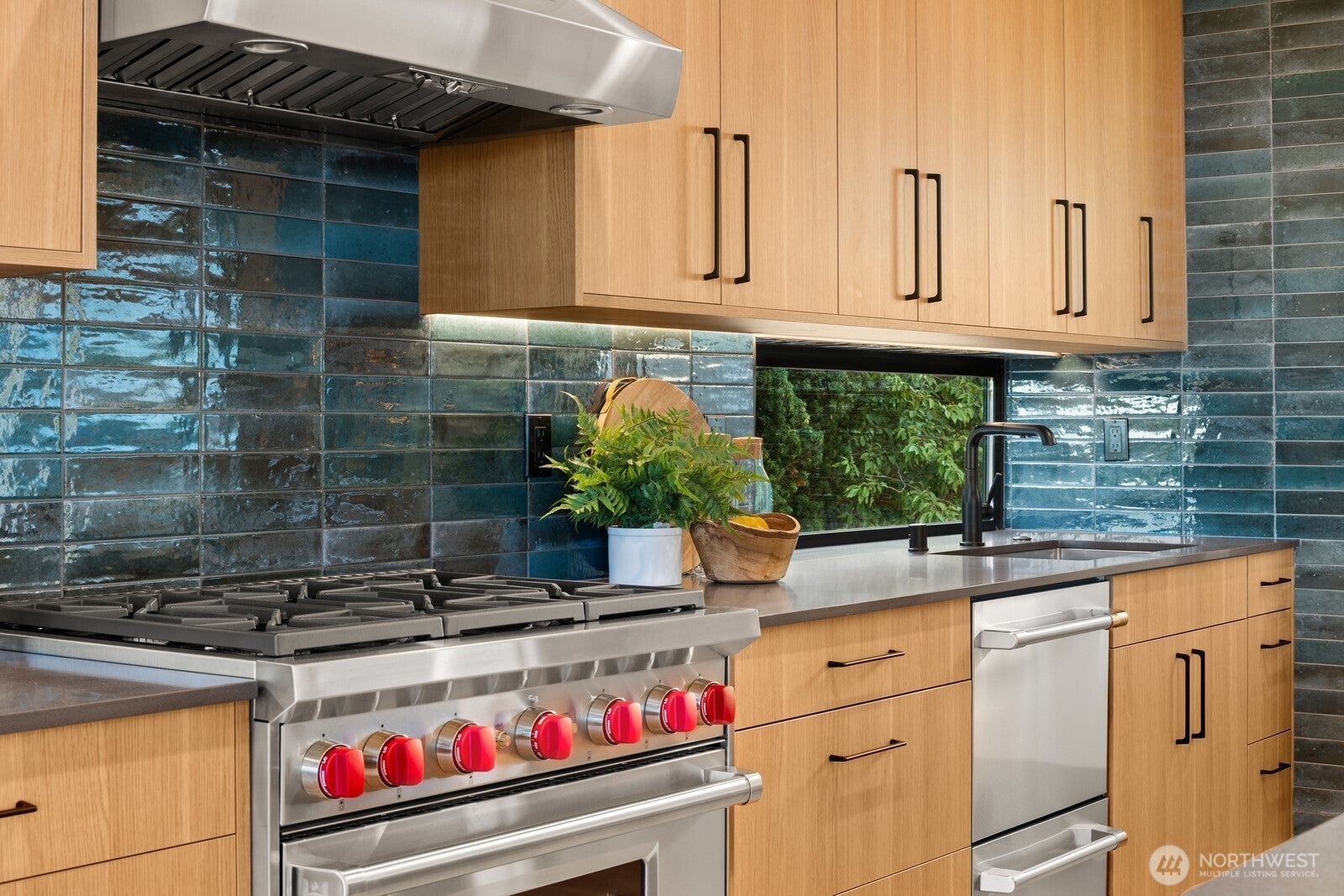 Seattle, Washington, 98118, United States, 5 Bedrooms Bedrooms, ,4 BathroomsBathrooms,Residential,Active,1909862