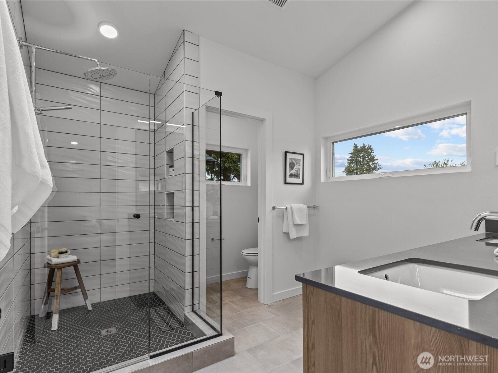 Seattle, Washington, 98117, United States, 4 Bedrooms Bedrooms, ,4 BathroomsBathrooms,Residential,Active,1892443