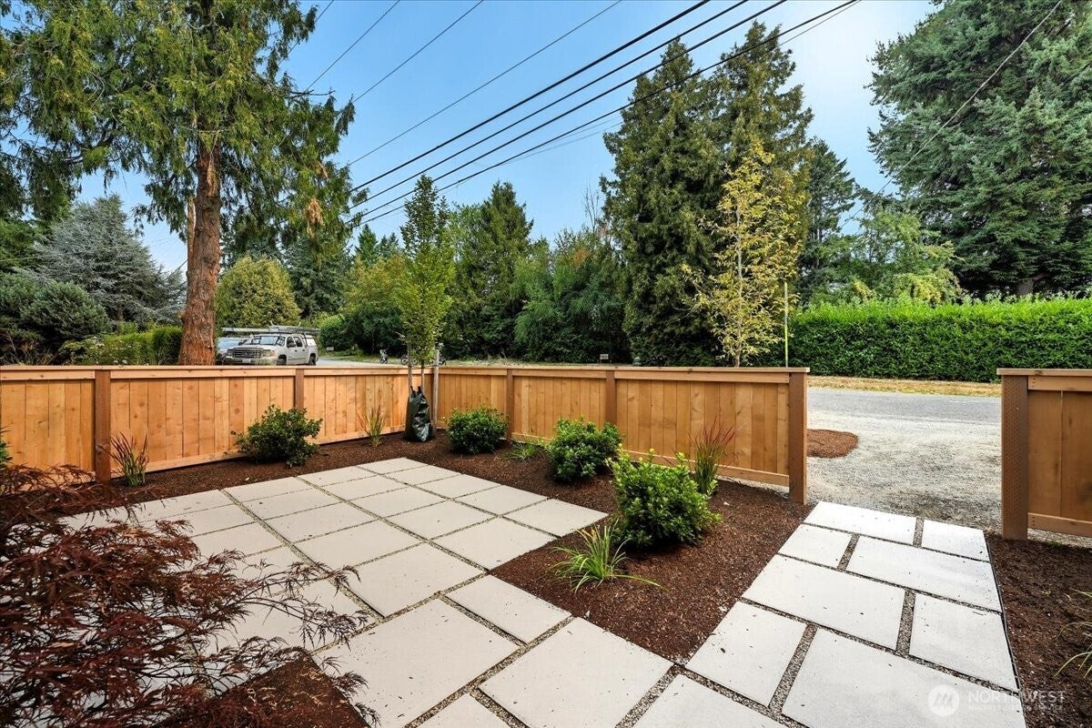 Seattle, Washington, 98125, United States, 4 Bedrooms Bedrooms, ,4 BathroomsBathrooms,Residential,Active,1943807
