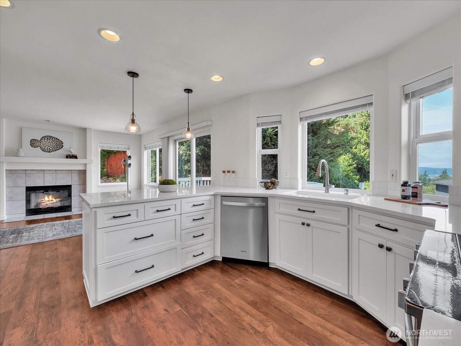 Mukilteo, Washington, 98275, United States, 5 Bedrooms Bedrooms, ,4 BathroomsBathrooms,Residential,Active,1943790