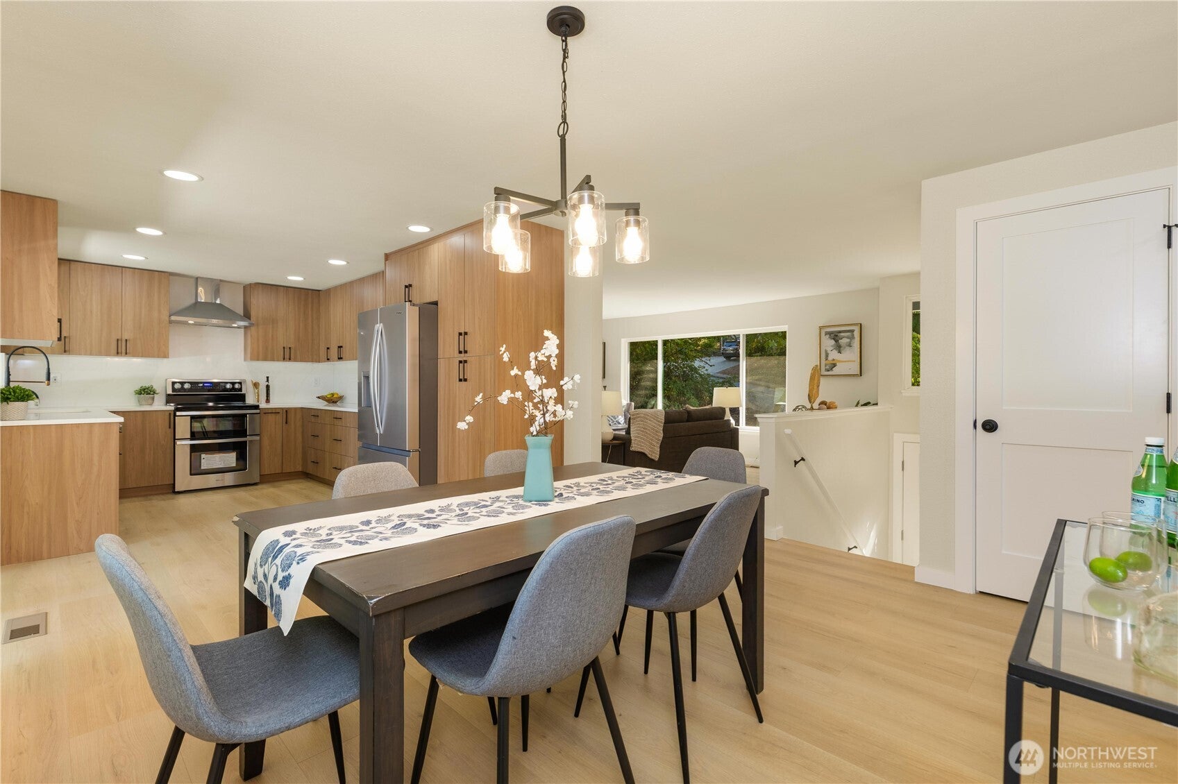 Woodinville, Washington, 98072, United States, 4 Bedrooms Bedrooms, ,3 BathroomsBathrooms,Residential,Active,1952507