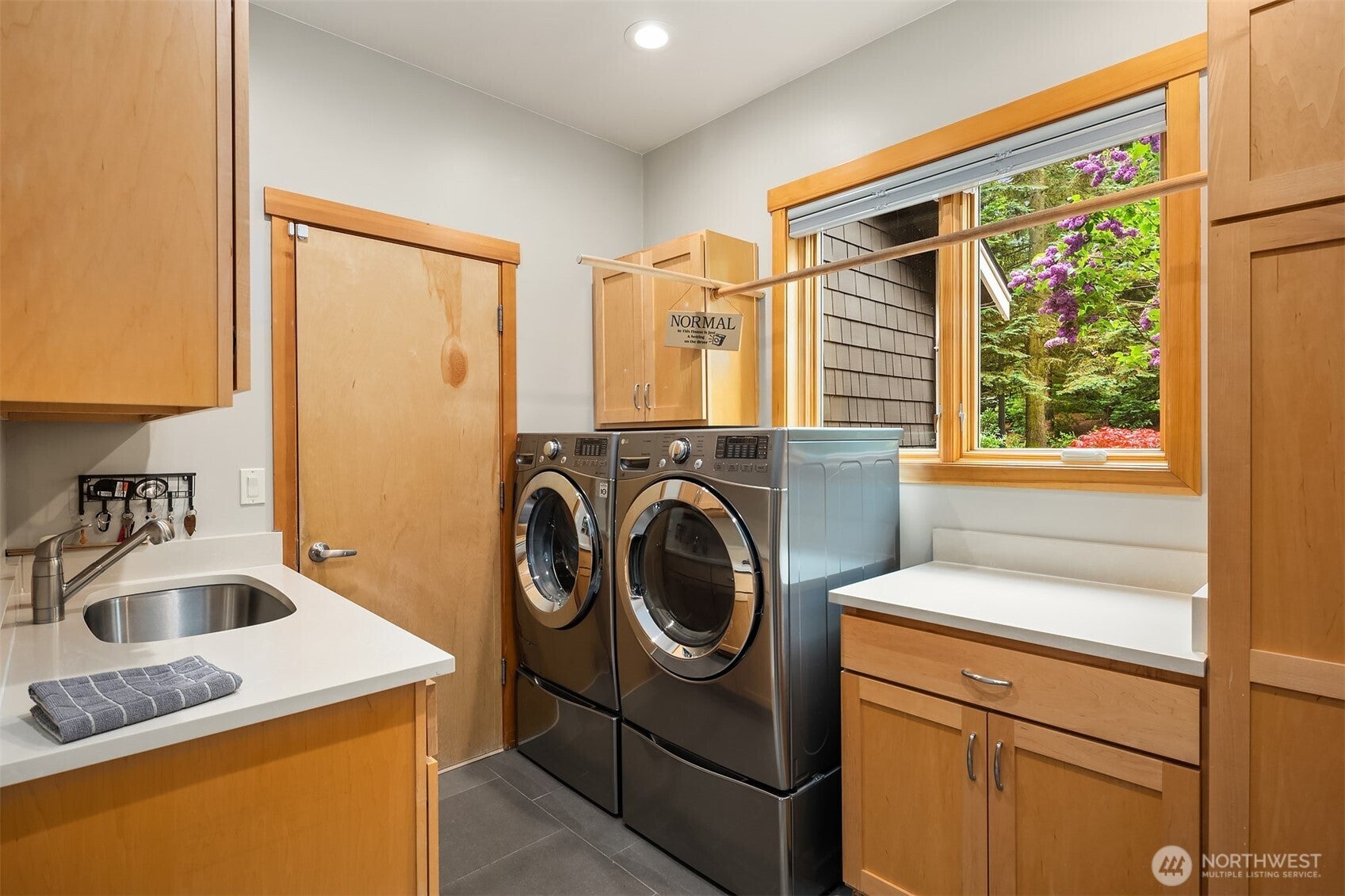 Kirkland, Washington, 98033, United States, 4 Bedrooms Bedrooms, ,3 BathroomsBathrooms,Residential,Active,1943757