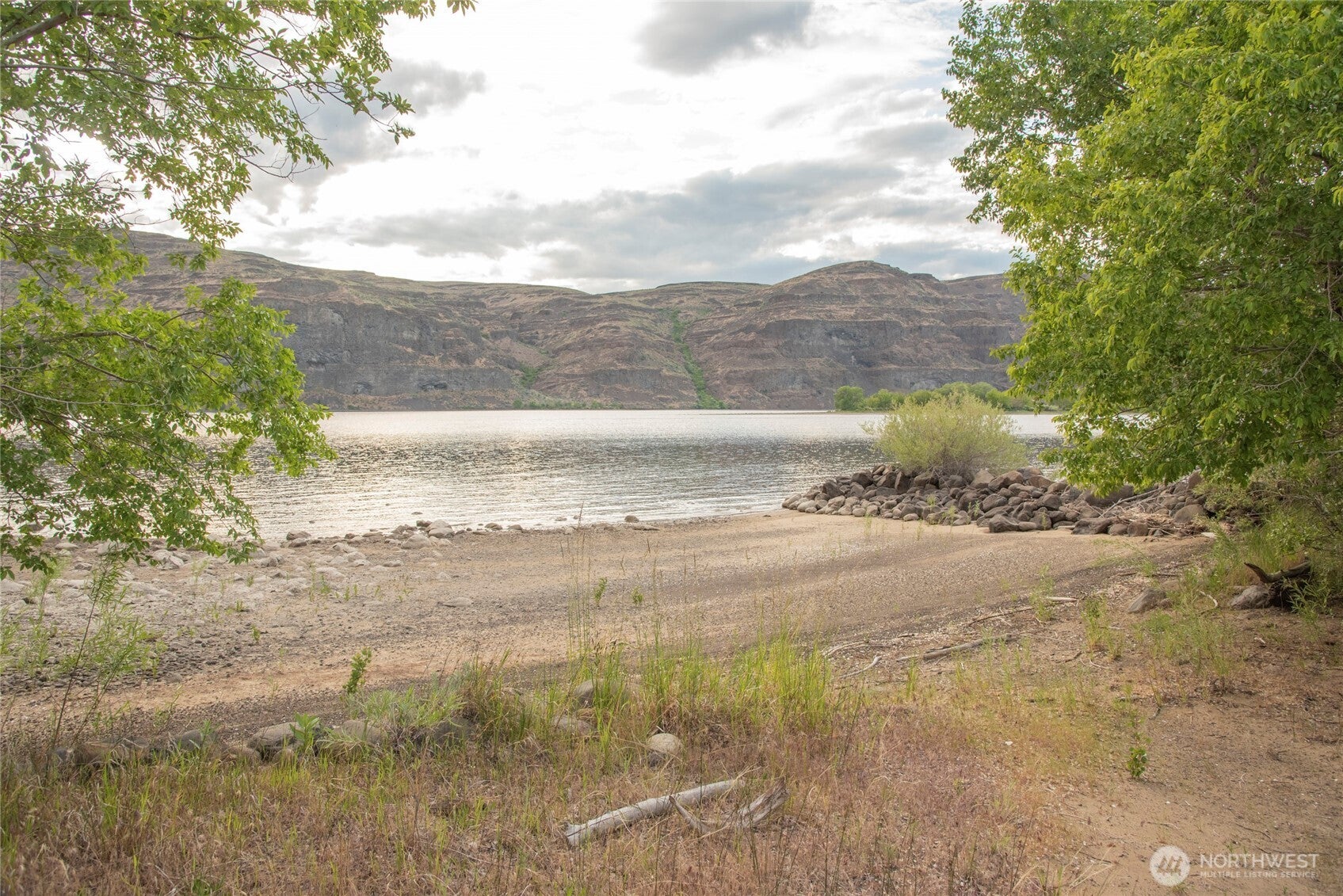 Quincy, Washington, 98848, United States, 4 Bedrooms Bedrooms, ,4 BathroomsBathrooms,Residential,Active,1824915