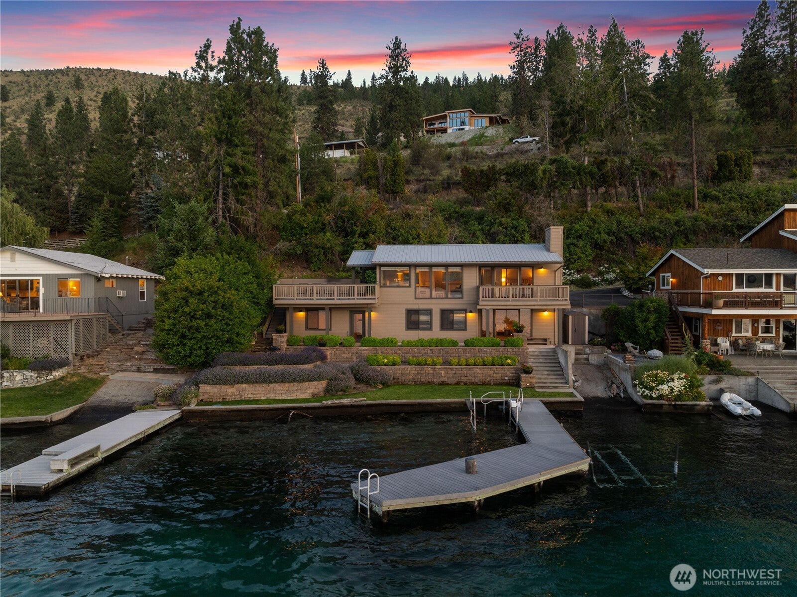 Chelan, Washington, 98816, United States, 4 Bedrooms Bedrooms, ,2 BathroomsBathrooms,Residential,Active,1971804