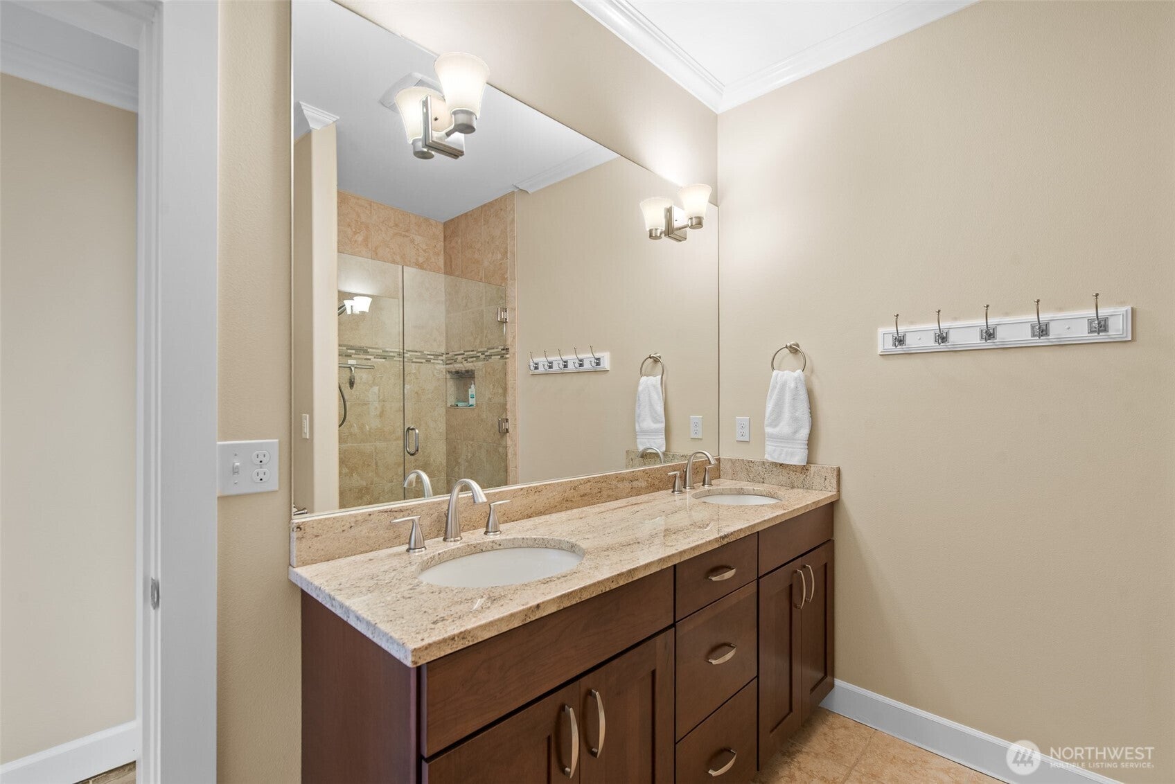 Chelan, Washington, 98816, United States, 5 Bedrooms Bedrooms, ,4 BathroomsBathrooms,Residential,Active,2009141