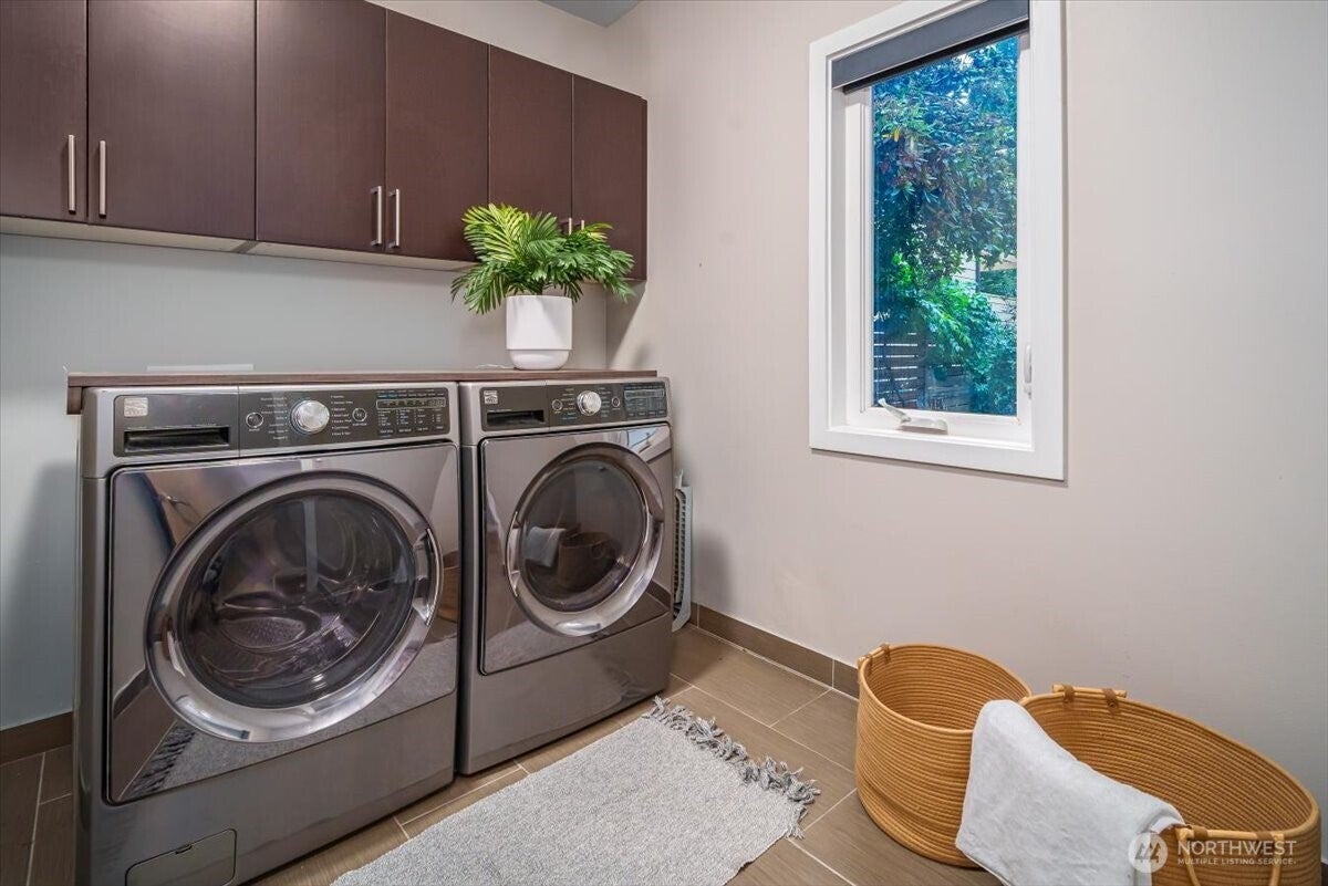 Seattle, Washington, 98177, United States, 4 Bedrooms Bedrooms, ,3 BathroomsBathrooms,Residential,Active,1953640