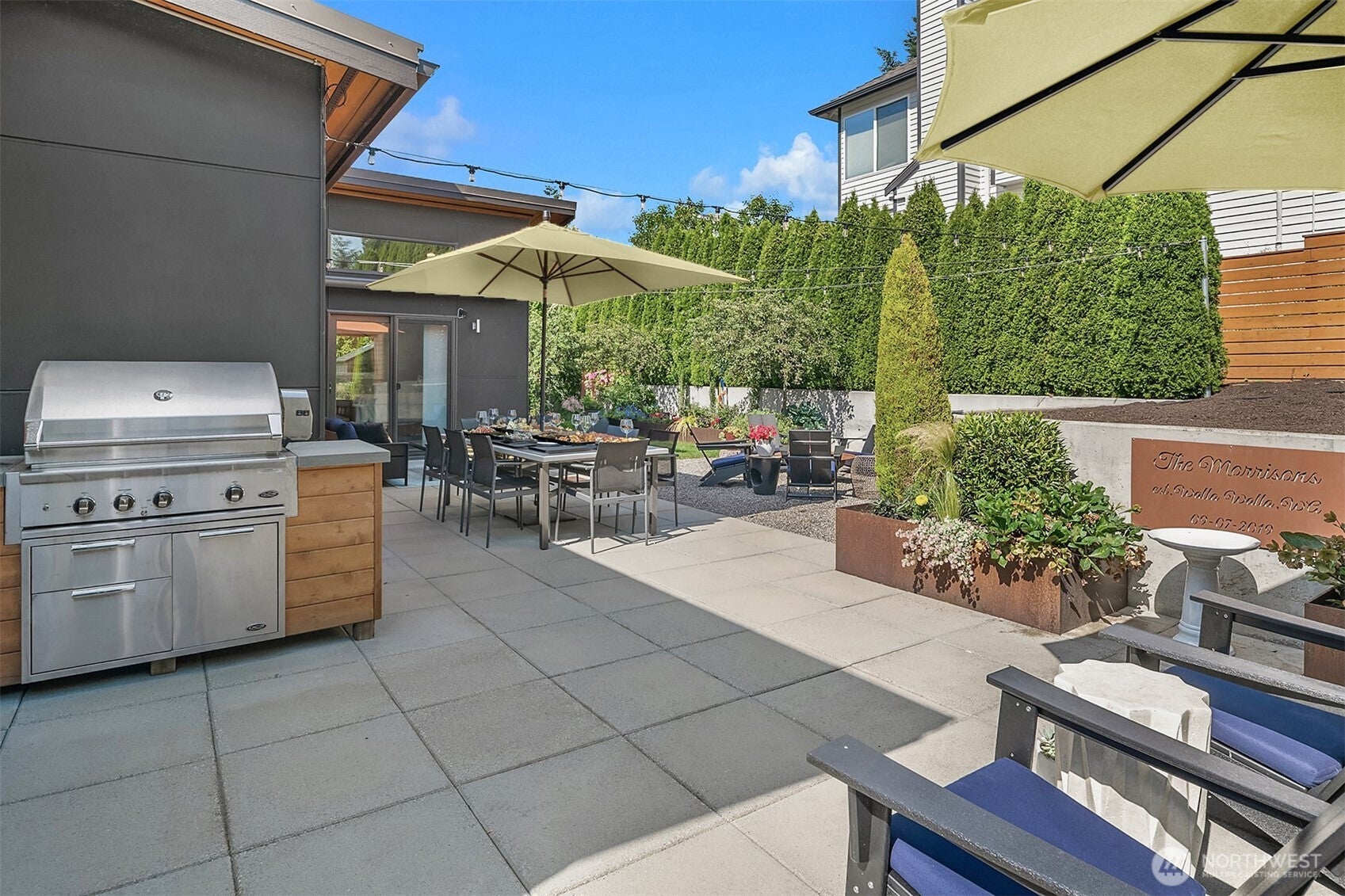 Kirkland, Washington, 98033, United States, 4 Bedrooms Bedrooms, ,5 BathroomsBathrooms,Residential,Active,1973549