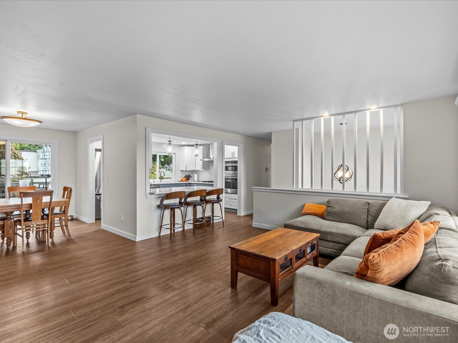 Kirkland, Washington, 98033, United States, 3 Bedrooms Bedrooms, ,3 BathroomsBathrooms,Residential,Active,1941339