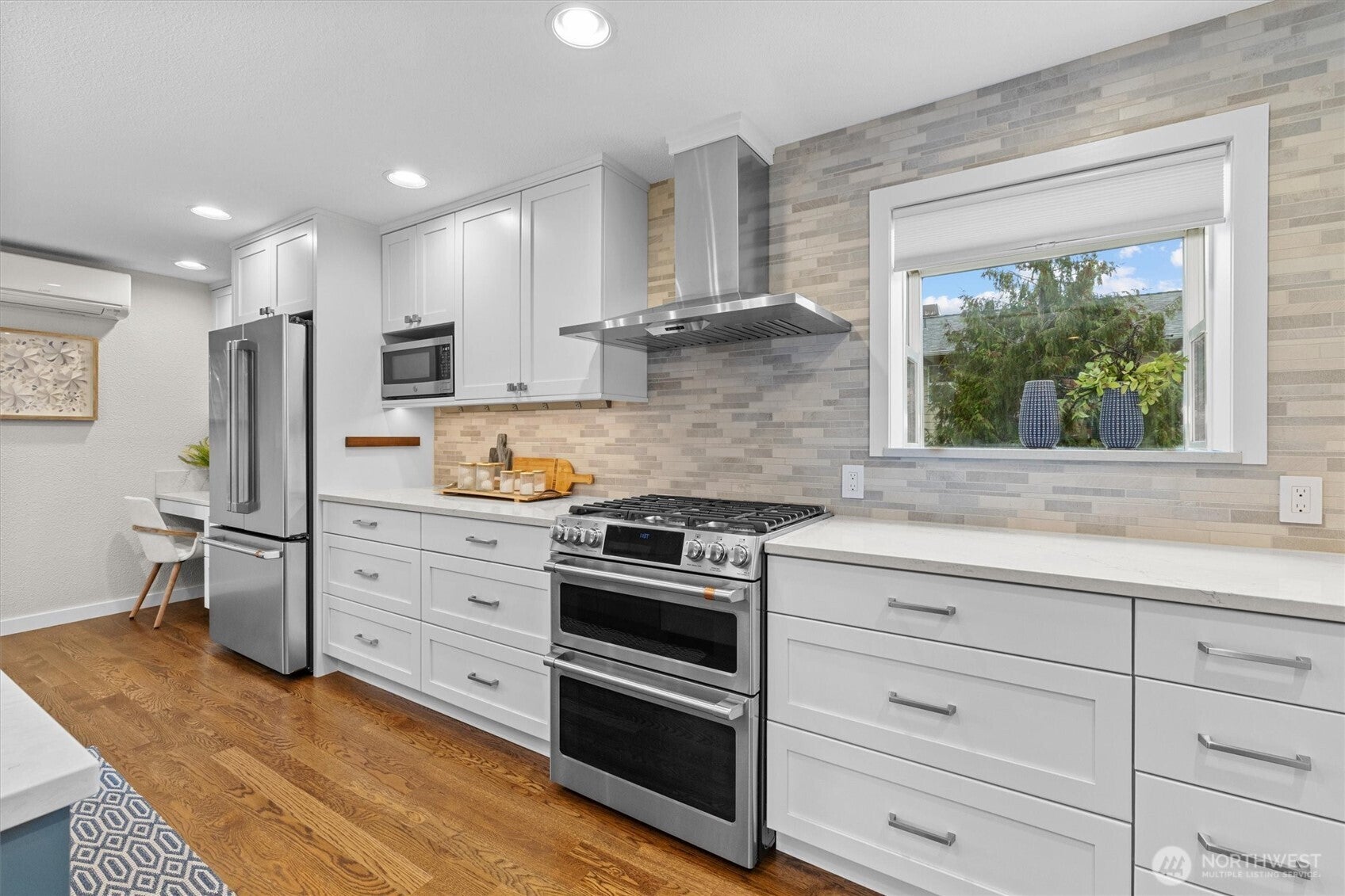 Seattle, Washington, 98118, United States, 4 Bedrooms Bedrooms, ,4 BathroomsBathrooms,Residential,Active,1964271