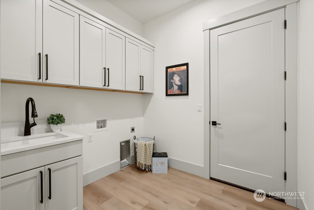 Ellensburg, Washington, 98926, United States, 3 Bedrooms Bedrooms, ,3 BathroomsBathrooms,Residential,Active,1902955