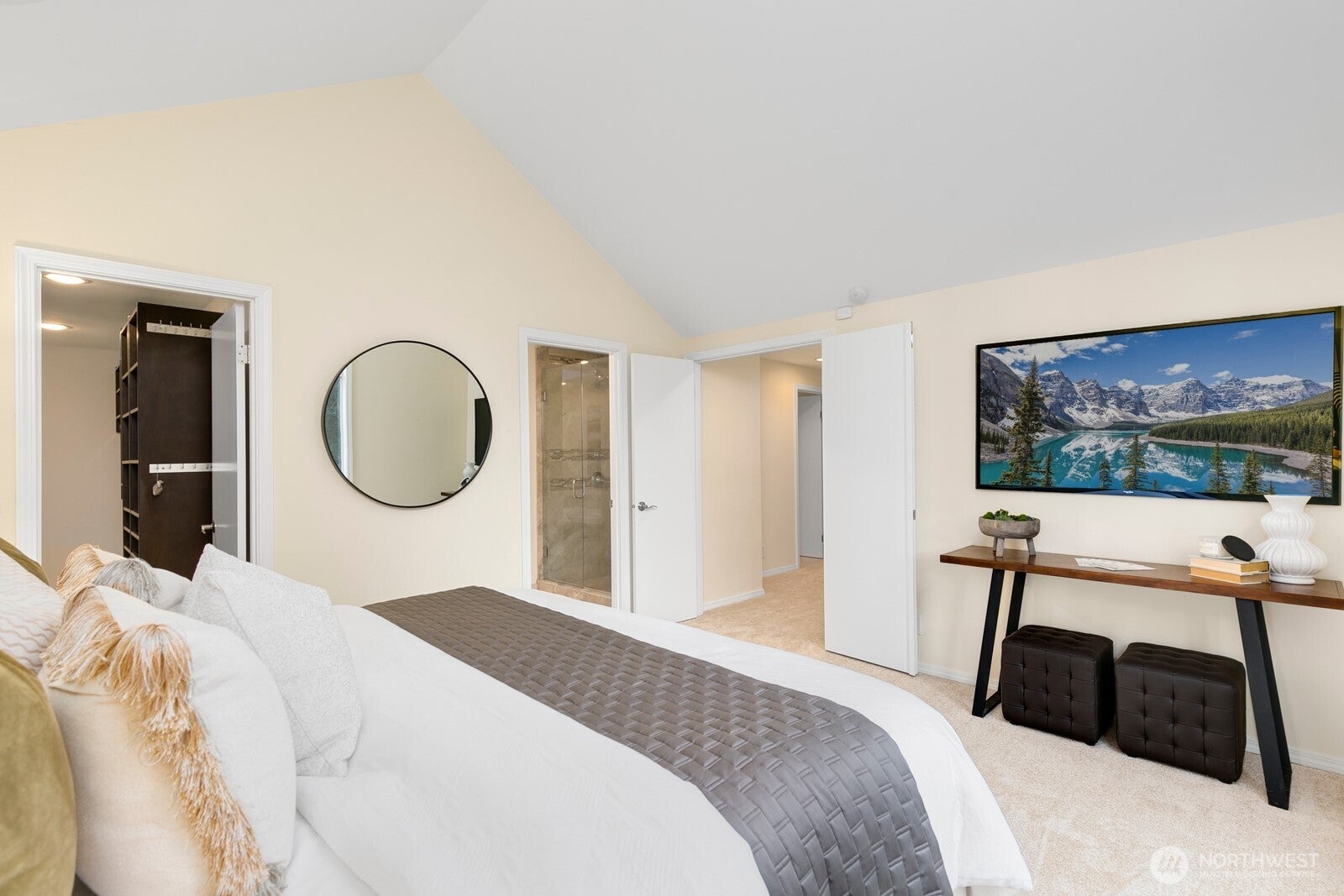 Kirkland, Washington, 98033, United States, 4 Bedrooms Bedrooms, ,3 BathroomsBathrooms,Residential,Active,1909901