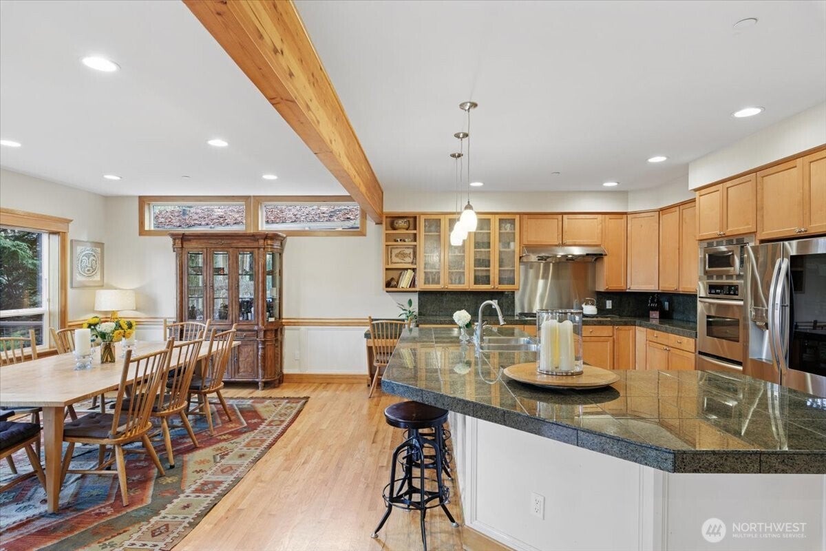 Lake Forest Park, Washington, 98155, United States, 6 Bedrooms Bedrooms, ,4 BathroomsBathrooms,Residential,Active,1996284