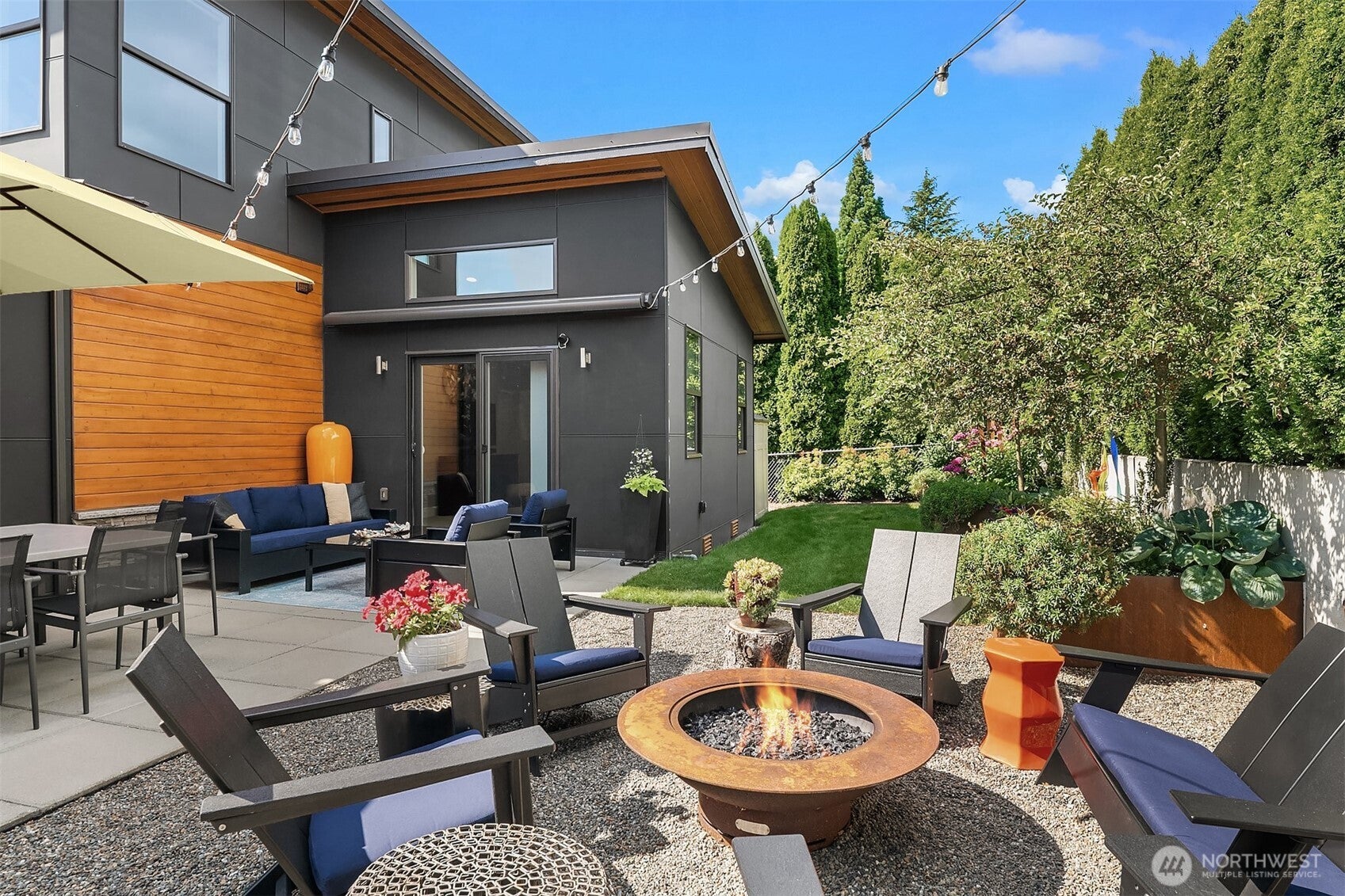 Kirkland, Washington, 98033, United States, 4 Bedrooms Bedrooms, ,5 BathroomsBathrooms,Residential,Active,1973549