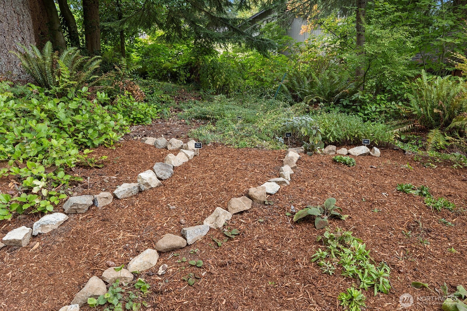 Issaquah, Washington, 98027, United States, 4 Bedrooms Bedrooms, ,3 BathroomsBathrooms,Residential,Active,1952447