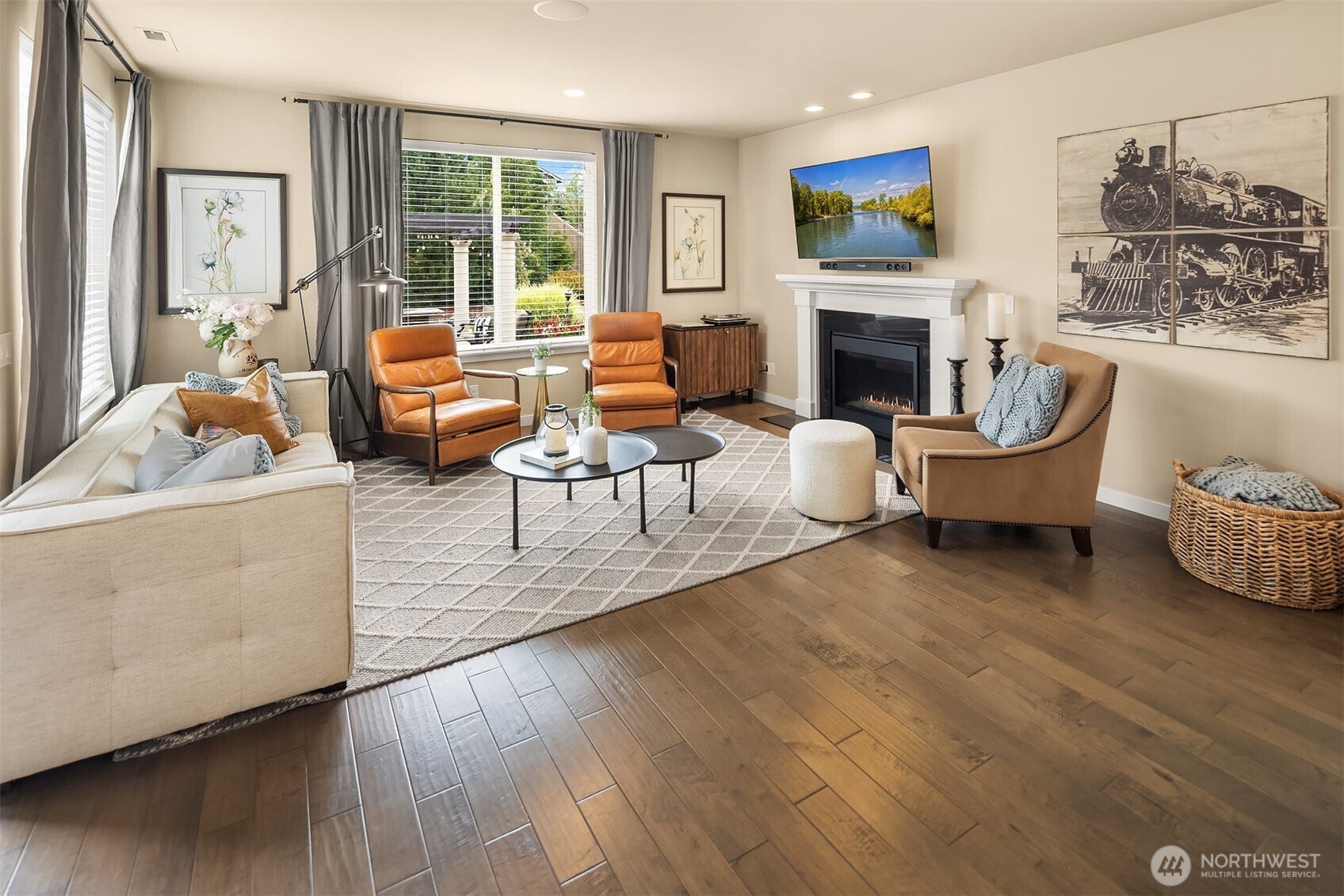 Snoqualmie, Washington, 98065, United States, 5 Bedrooms Bedrooms, ,3 BathroomsBathrooms,Residential,Active,1929447