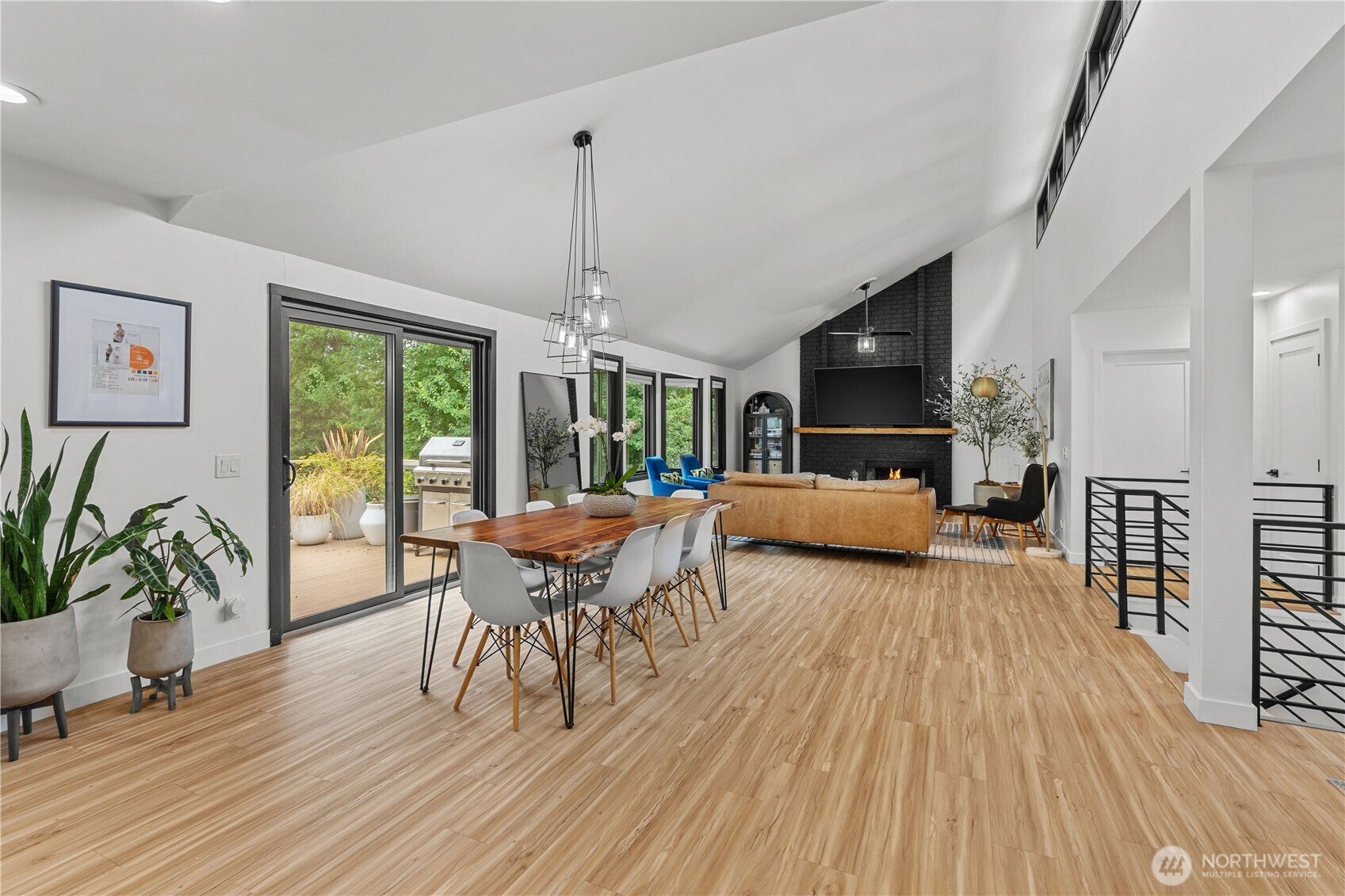 Issaquah, Washington, 98027, United States, 4 Bedrooms Bedrooms, ,3 BathroomsBathrooms,Residential,Active,1892601