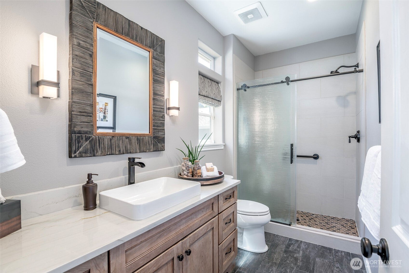Steilacoom, Washington, 98388, United States, 2 Bedrooms Bedrooms, ,2 BathroomsBathrooms,Residential,Active,1914623