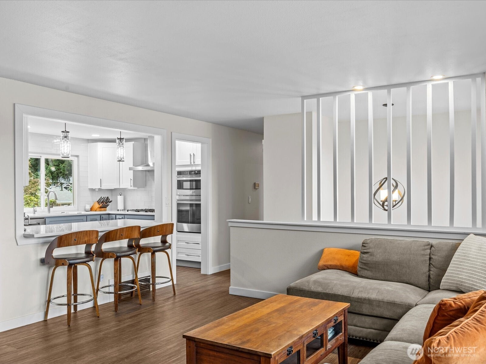 Kirkland, Washington, 98033, United States, 3 Bedrooms Bedrooms, ,3 BathroomsBathrooms,Residential,Active,1941339