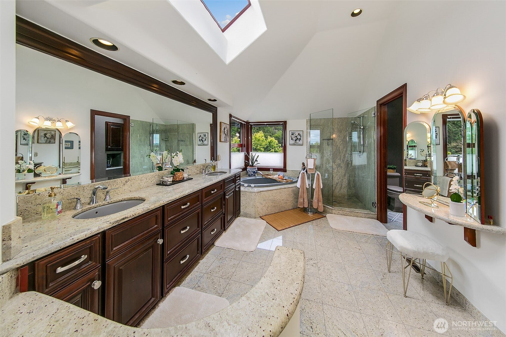 Bothell, Washington, 98021, United States, 3 Bedrooms Bedrooms, ,4 BathroomsBathrooms,Residential,Active,1936455
