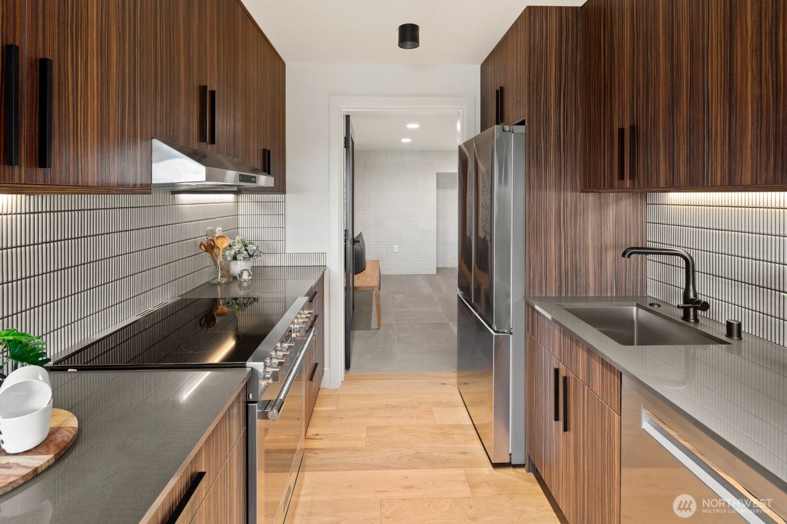 Seattle, Washington, 98118, United States, 6 Bedrooms Bedrooms, ,4 BathroomsBathrooms,Residential,Active,1965834