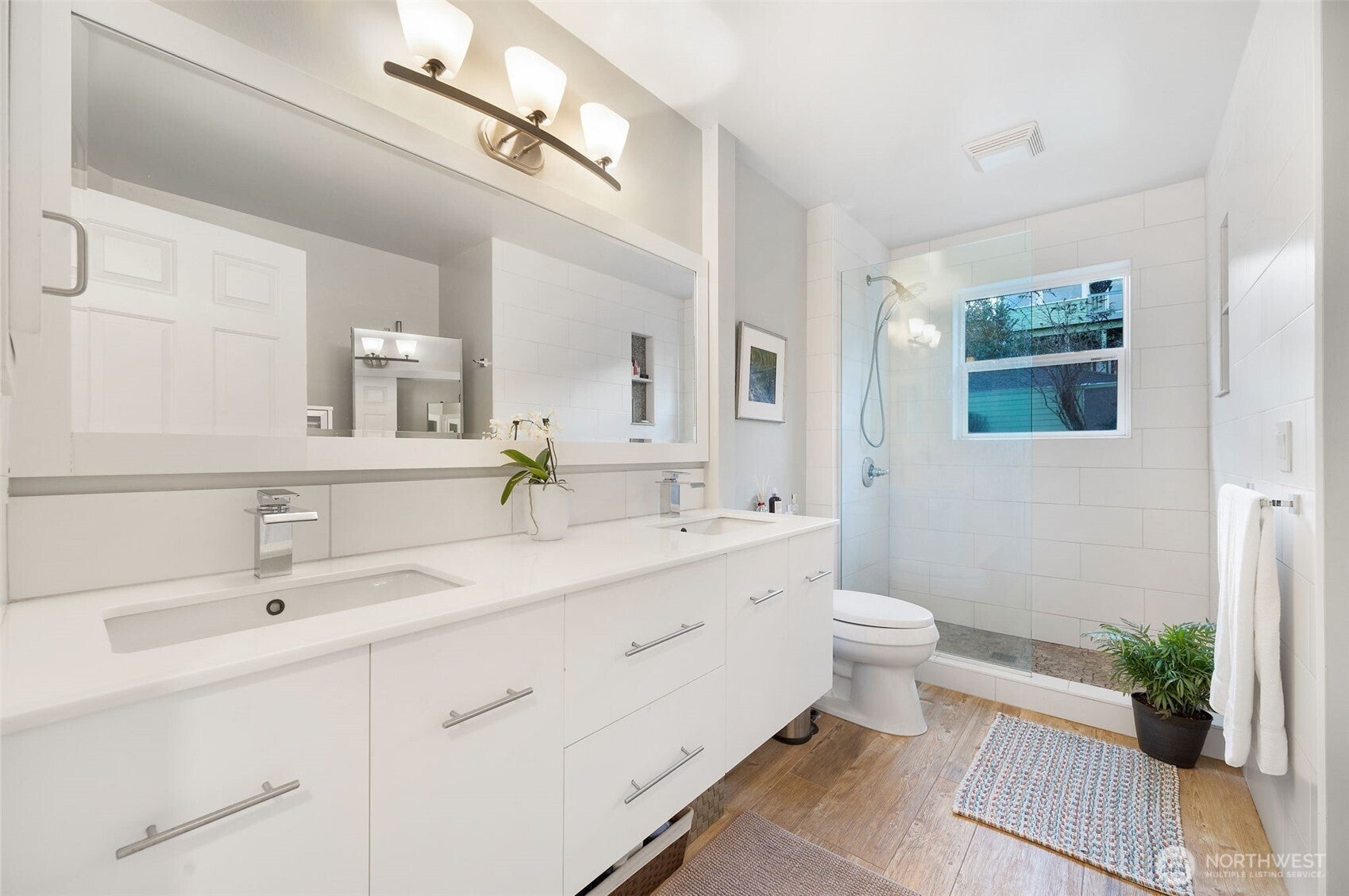 Seattle, Washington, 98144, United States, 5 Bedrooms Bedrooms, ,4 BathroomsBathrooms,Residential,Active,1936447