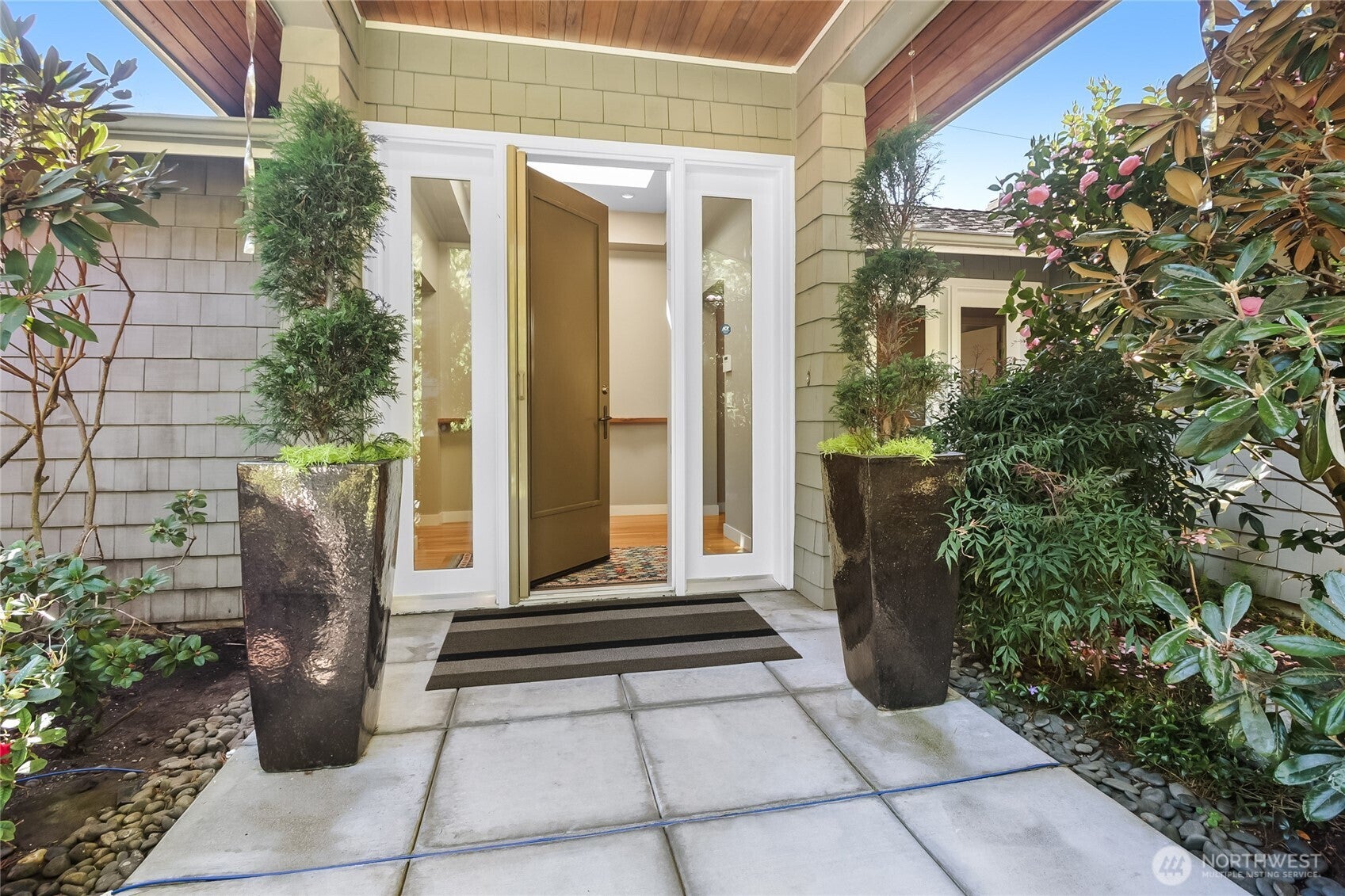 Medina, Washington, 98039, United States, 3 Bedrooms Bedrooms, ,3 BathroomsBathrooms,Residential,Active,1781504